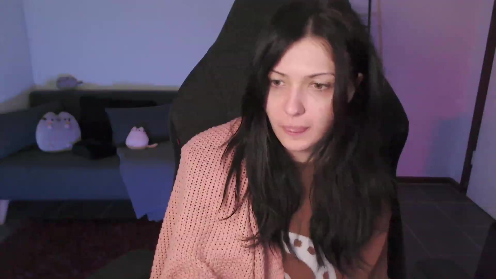 Gallery image thumbnail from RoomToAvoid's myfreecams stream on, 02/26/2024, 04:10 image 4 of 20