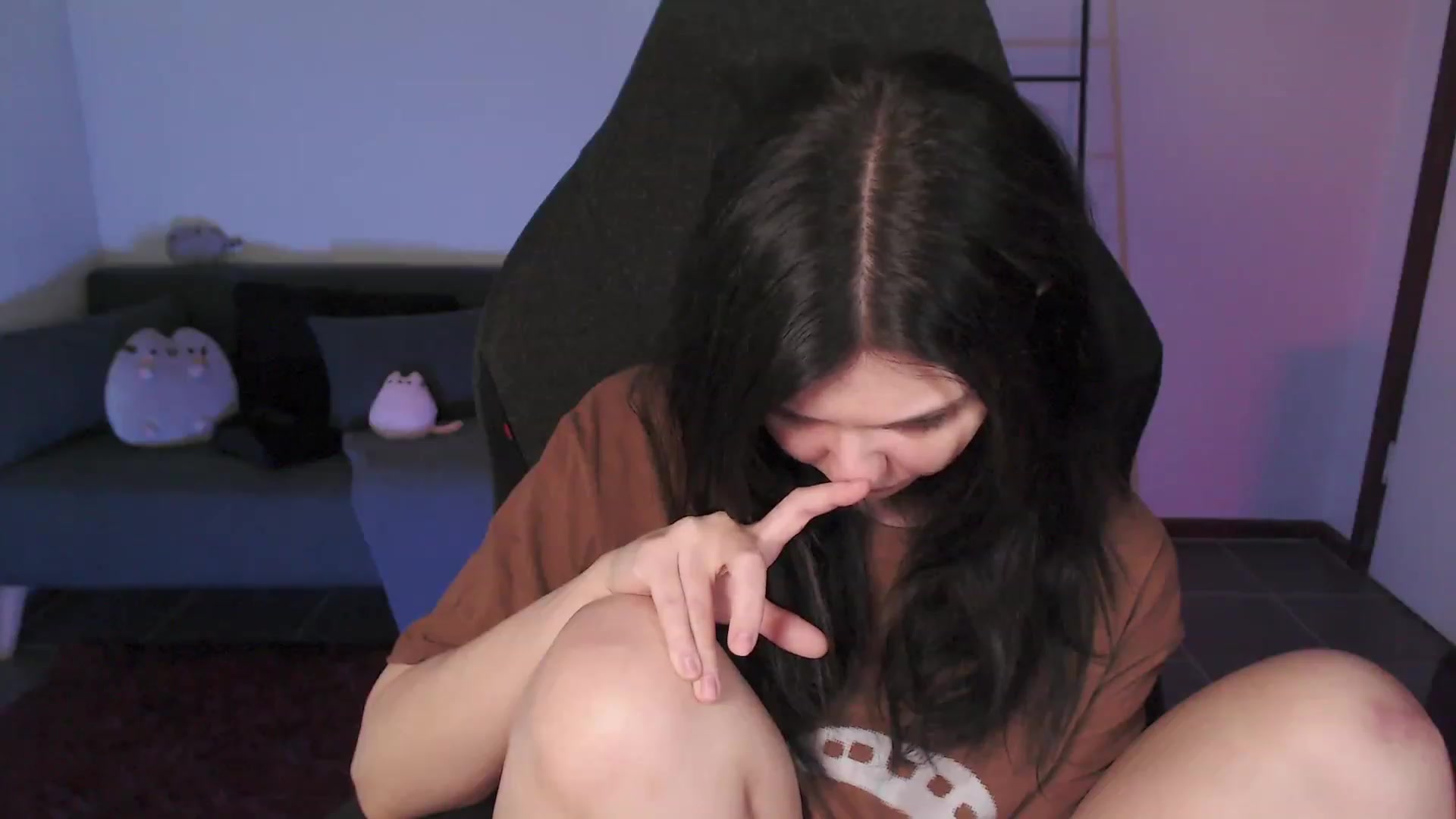 Gallery image thumbnail from RoomToAvoid's myfreecams stream on, 02/26/2024, 04:10 image 14 of 20
