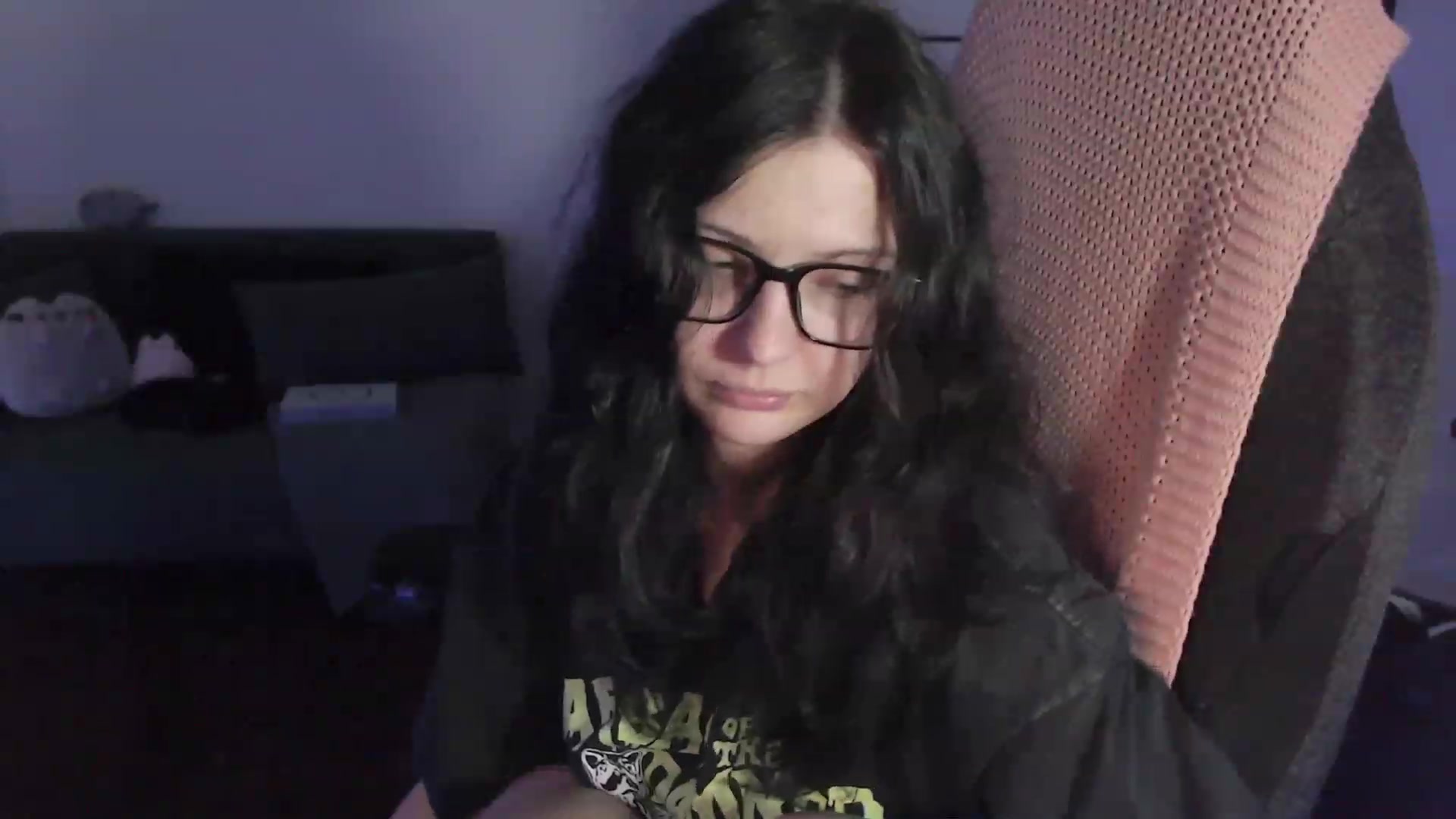 Gallery image thumbnail from RoomToAvoid's myfreecams stream on, 02/28/2024, 04:01 image 20 of 20