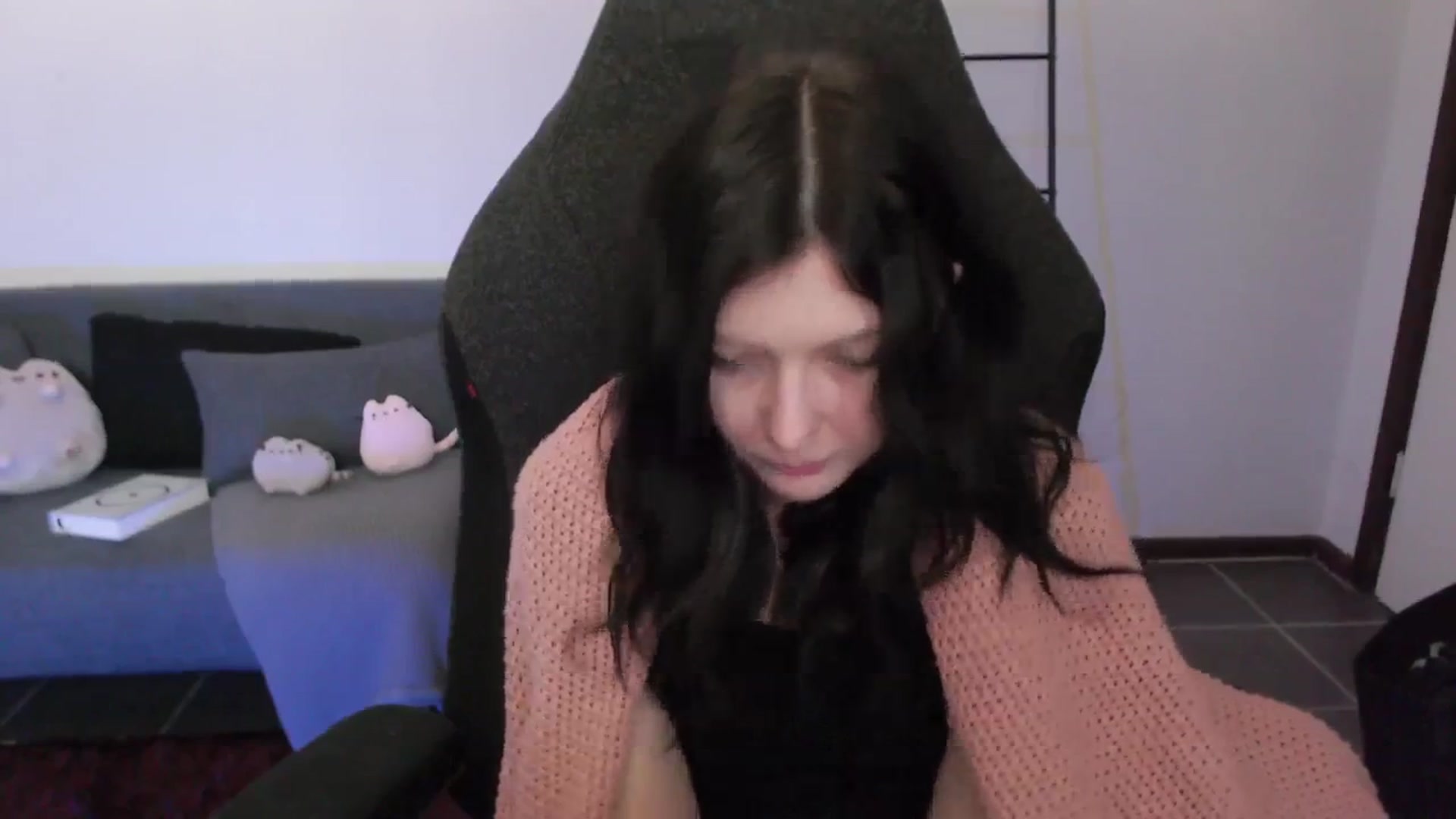 Gallery image thumbnail from RoomToAvoid's myfreecams stream on, 03/03/2024, 02:51 image 7 of 20