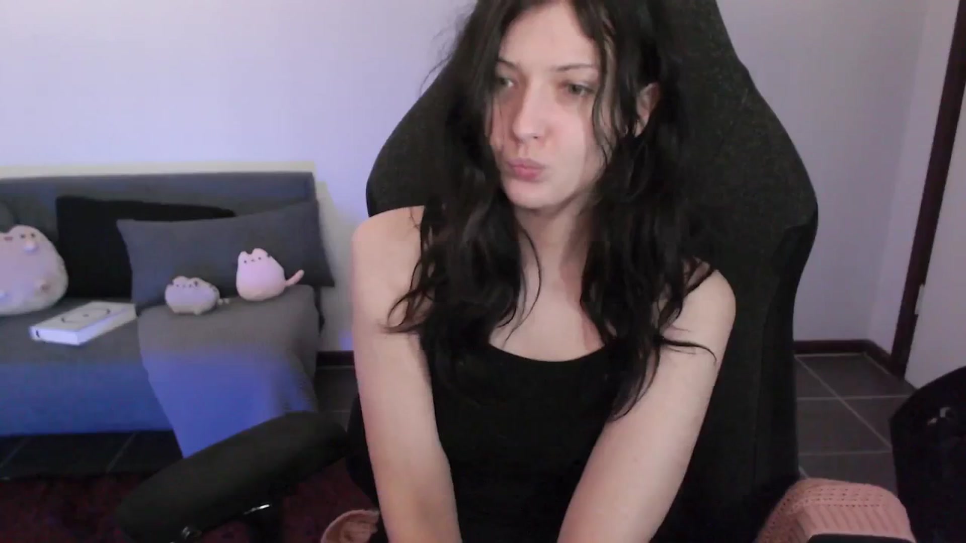 Gallery image thumbnail from RoomToAvoid's myfreecams stream on, 03/03/2024, 02:51 image 14 of 20