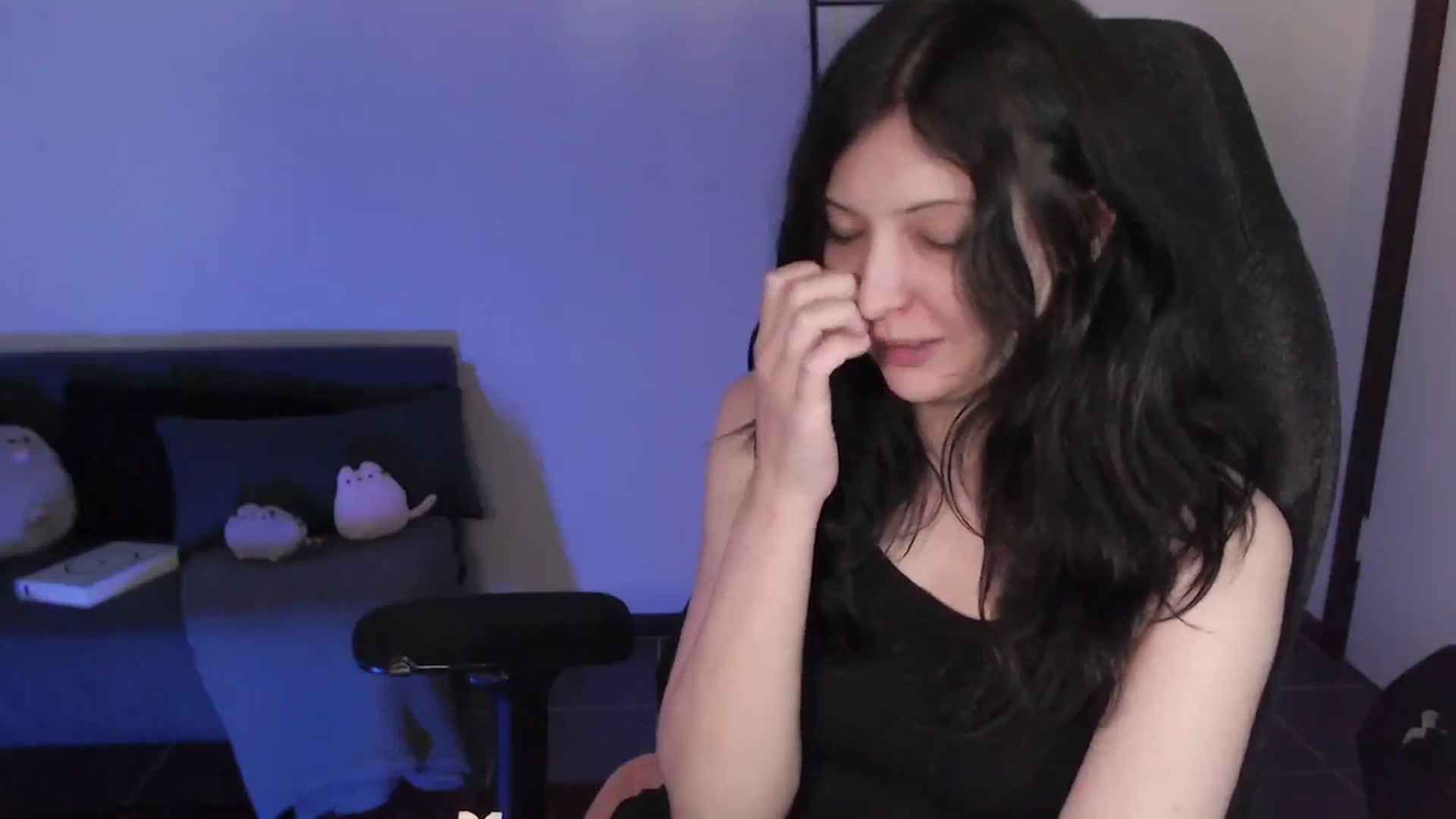 Gallery image thumbnail from RoomToAvoid's myfreecams stream on, 03/03/2024, 02:51 image 18 of 20