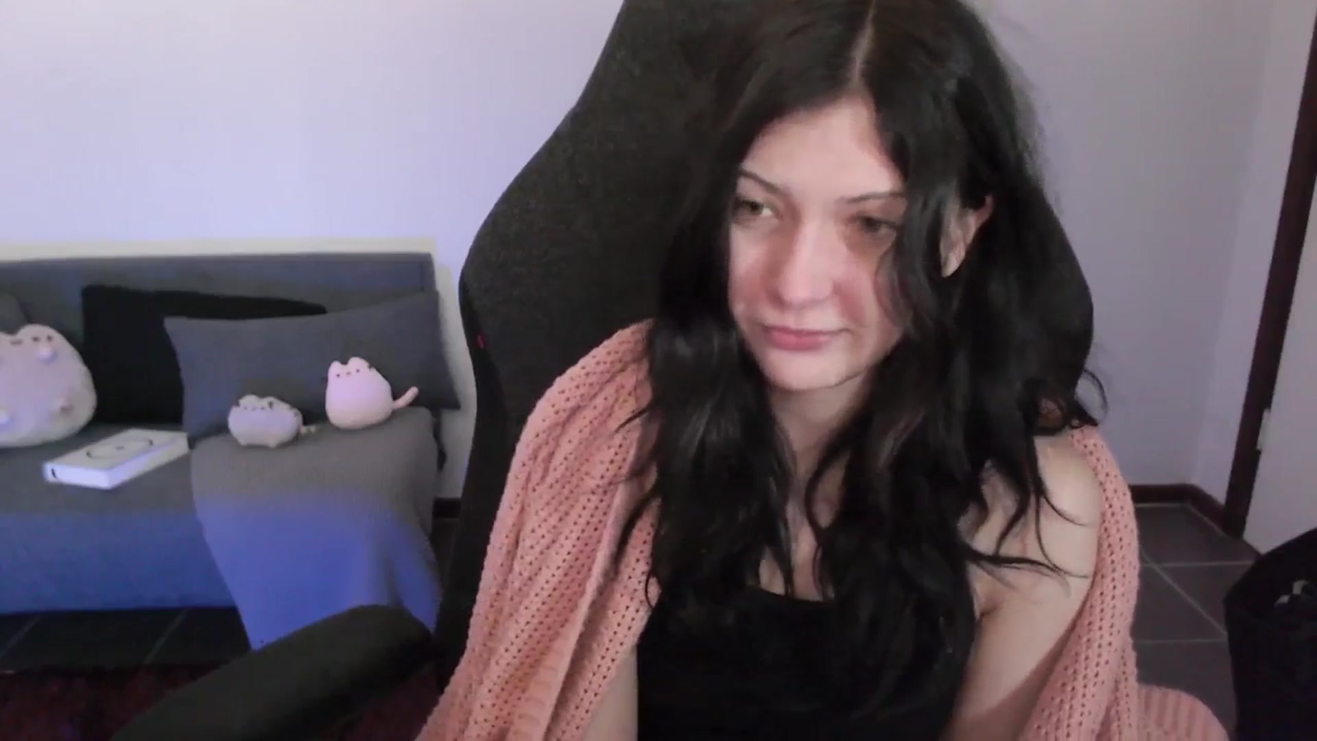Gallery image thumbnail from RoomToAvoid's myfreecams stream on, 03/03/2024, 02:51 image 10 of 20