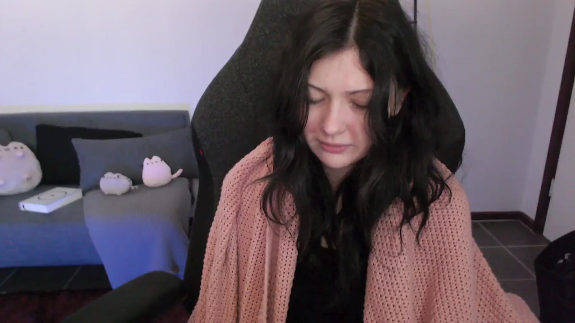 Gallery image thumbnail from RoomToAvoid's myfreecams stream on, 03/03/2024, 02:51 image 9 of 20