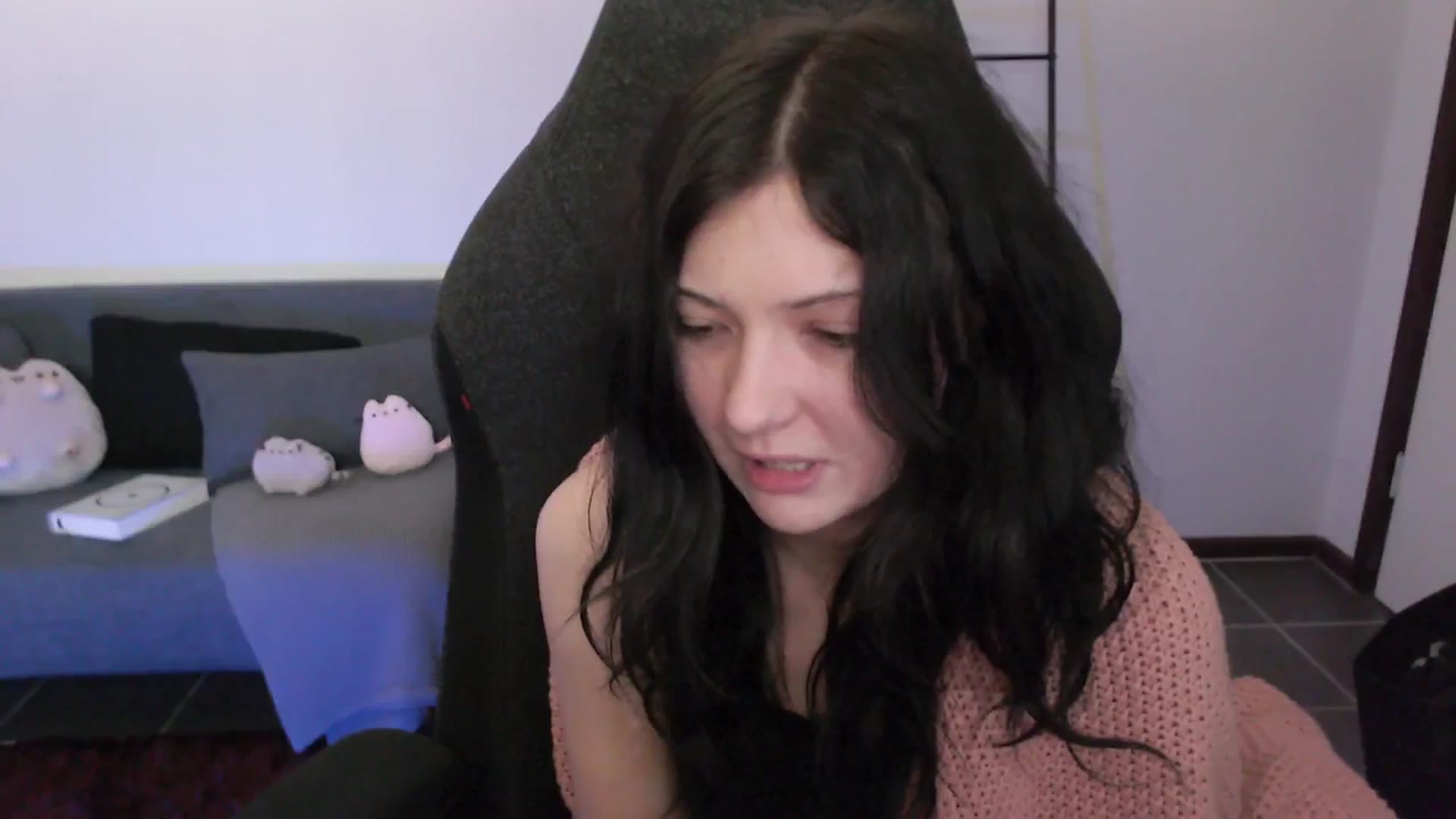 Gallery image thumbnail from RoomToAvoid's myfreecams stream on, 03/03/2024, 02:51 image 8 of 20