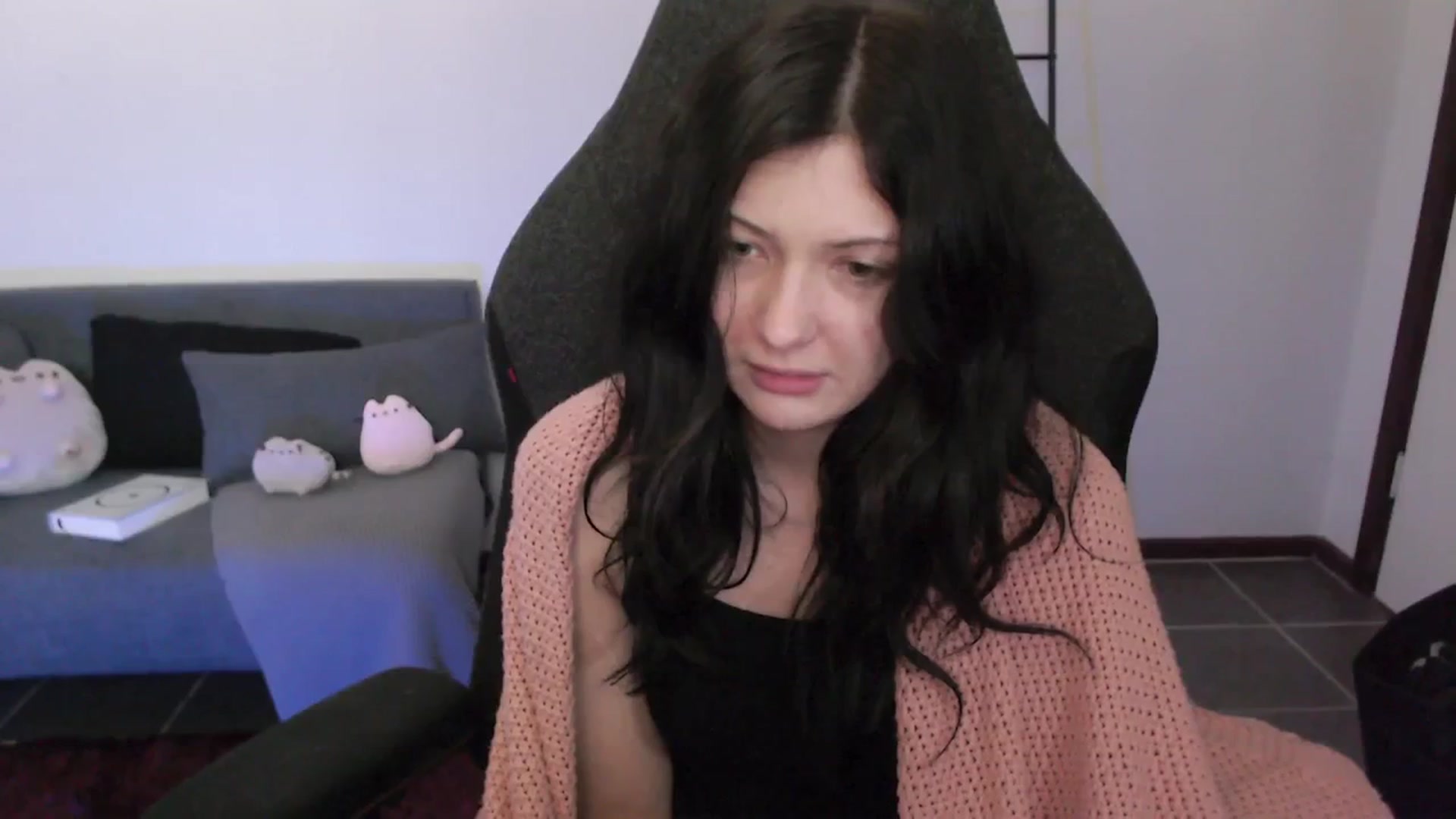 Gallery image thumbnail from RoomToAvoid's myfreecams stream on, 03/03/2024, 02:51 image 6 of 20