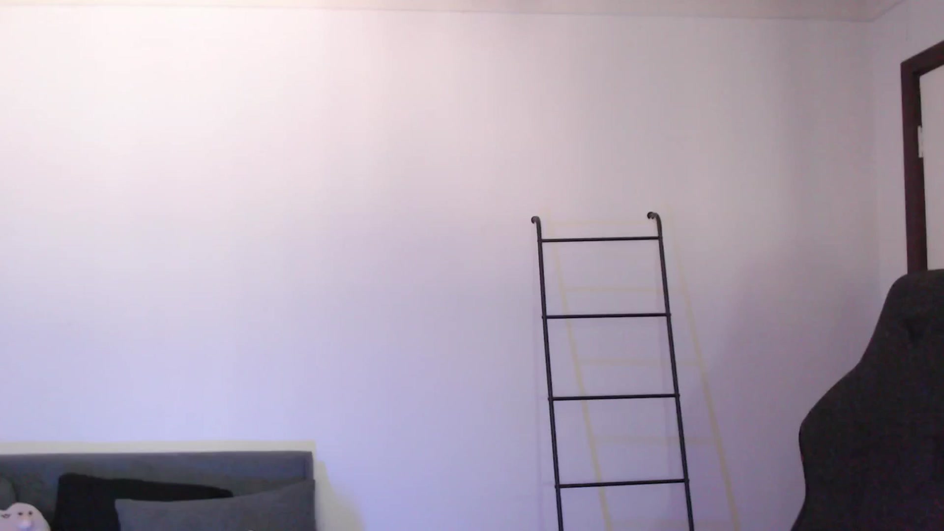Gallery image thumbnail from RoomToAvoid's myfreecams stream on, 03/03/2024, 02:51 image 16 of 20