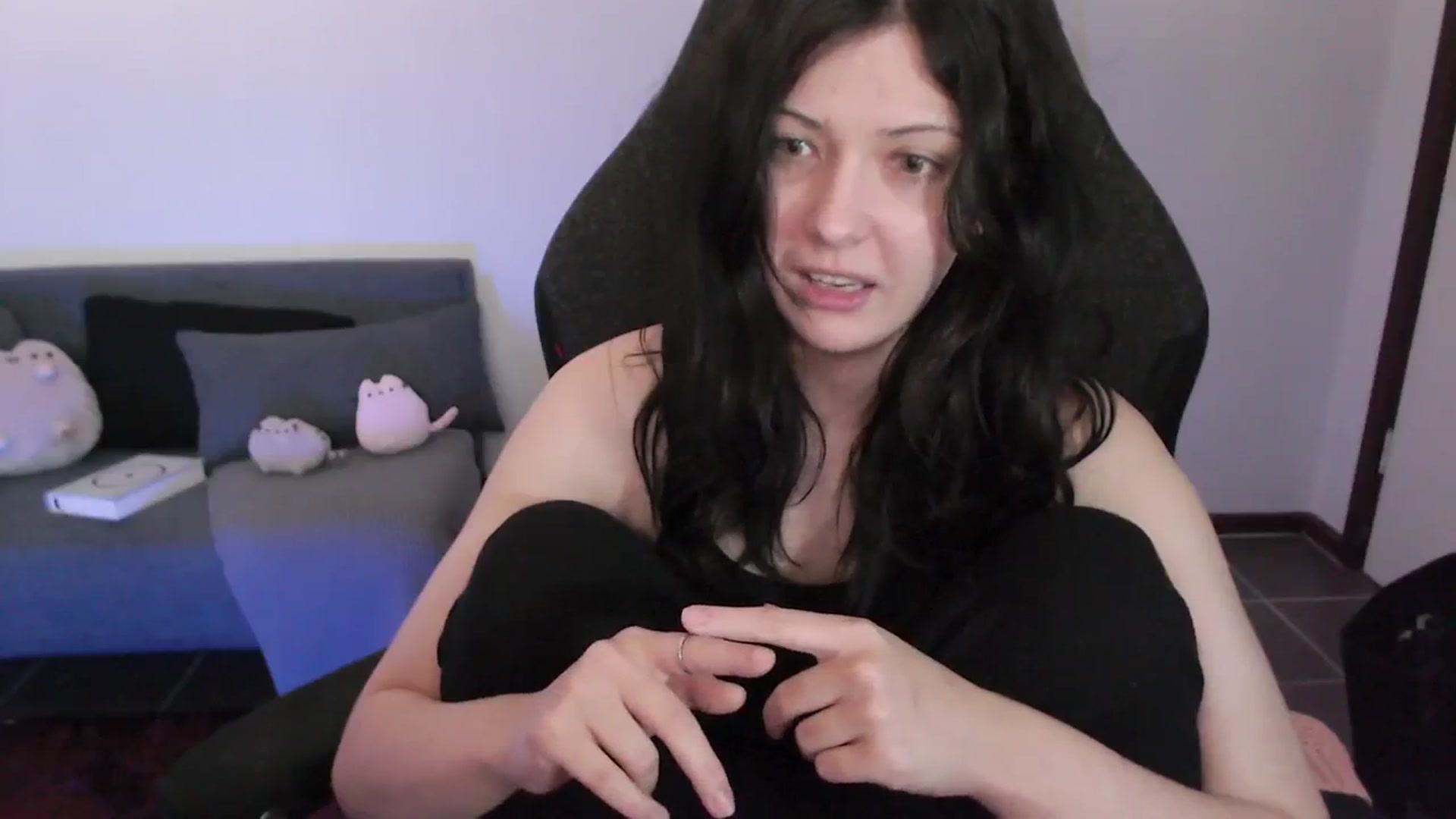 Gallery image thumbnail from RoomToAvoid's myfreecams stream on, 03/03/2024, 02:51 image 15 of 20