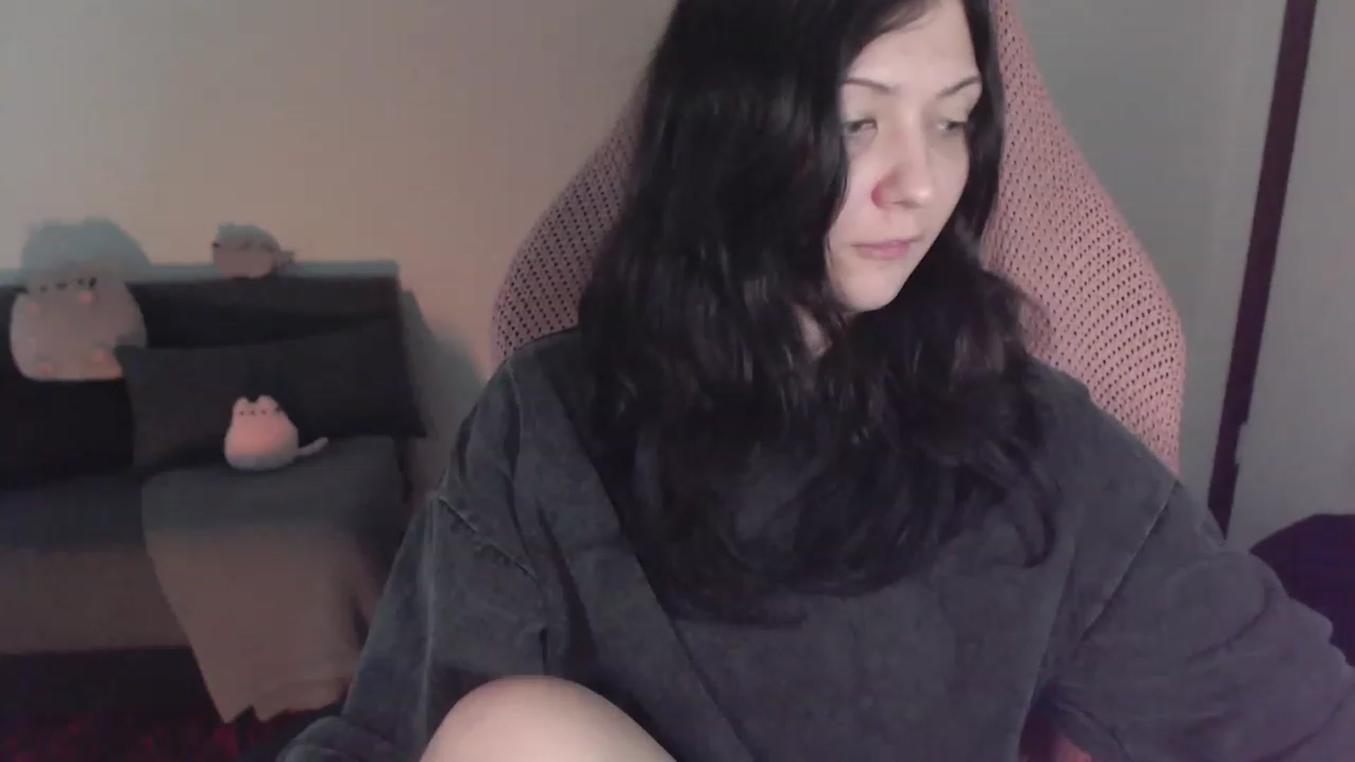 Gallery image thumbnail from RoomToAvoid's myfreecams stream on, 03/04/2024, 04:43 image 2 of 20