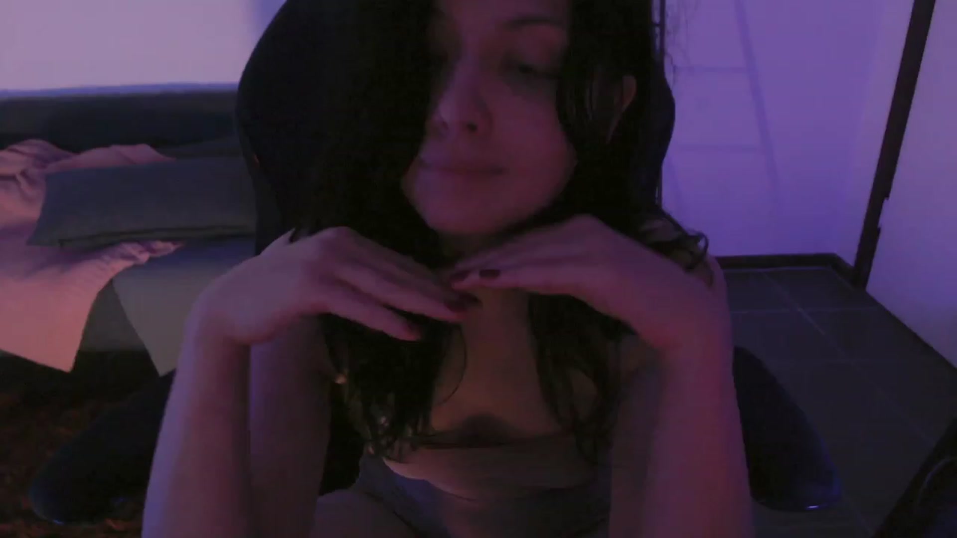 Gallery image thumbnail from RoomToAvoid's myfreecams stream on, 03/05/2024, 02:38 image 11 of 20