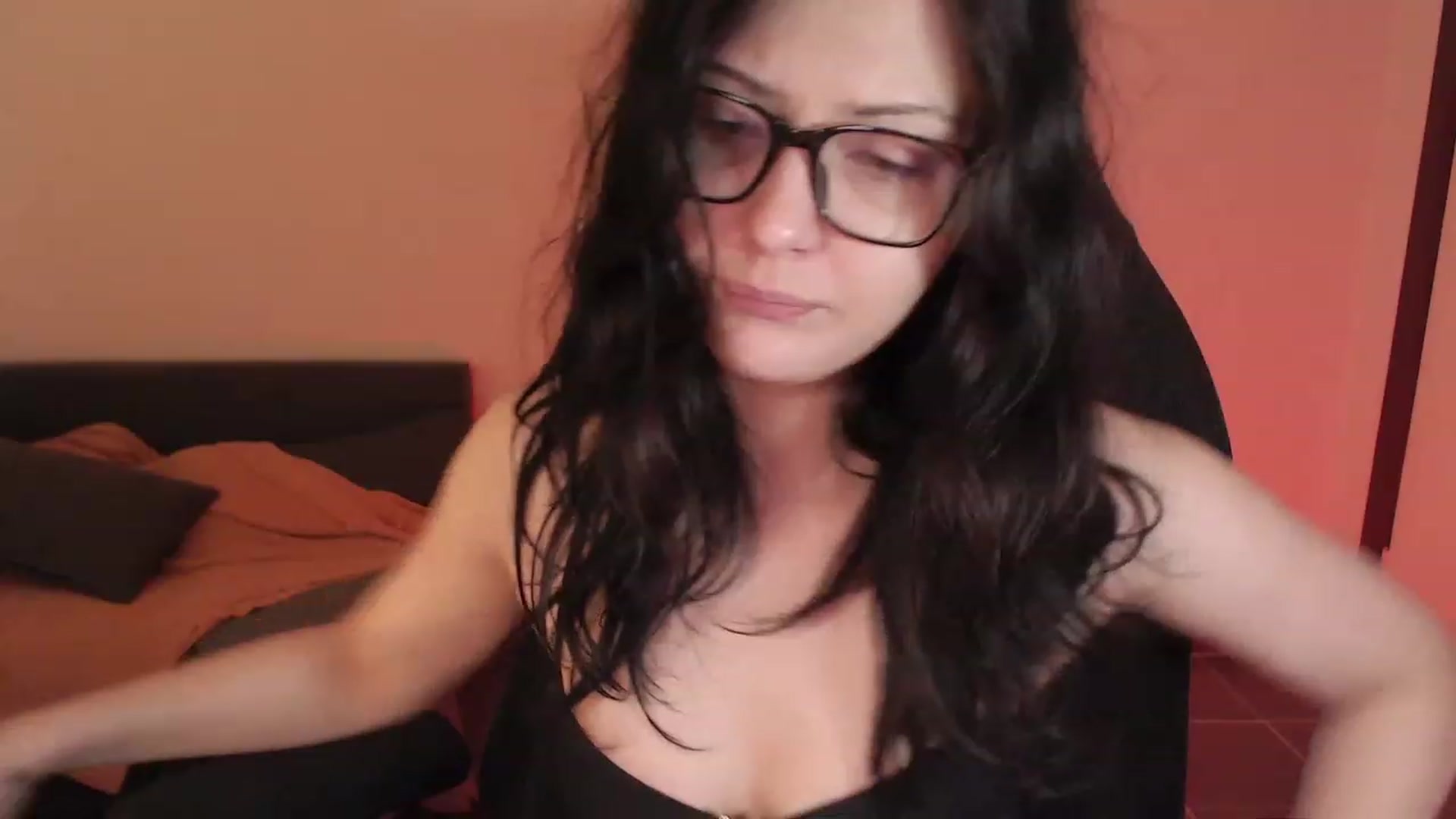 Gallery image thumbnail from RoomToAvoid's myfreecams stream on, 03/07/2024, 01:15 image 6 of 20