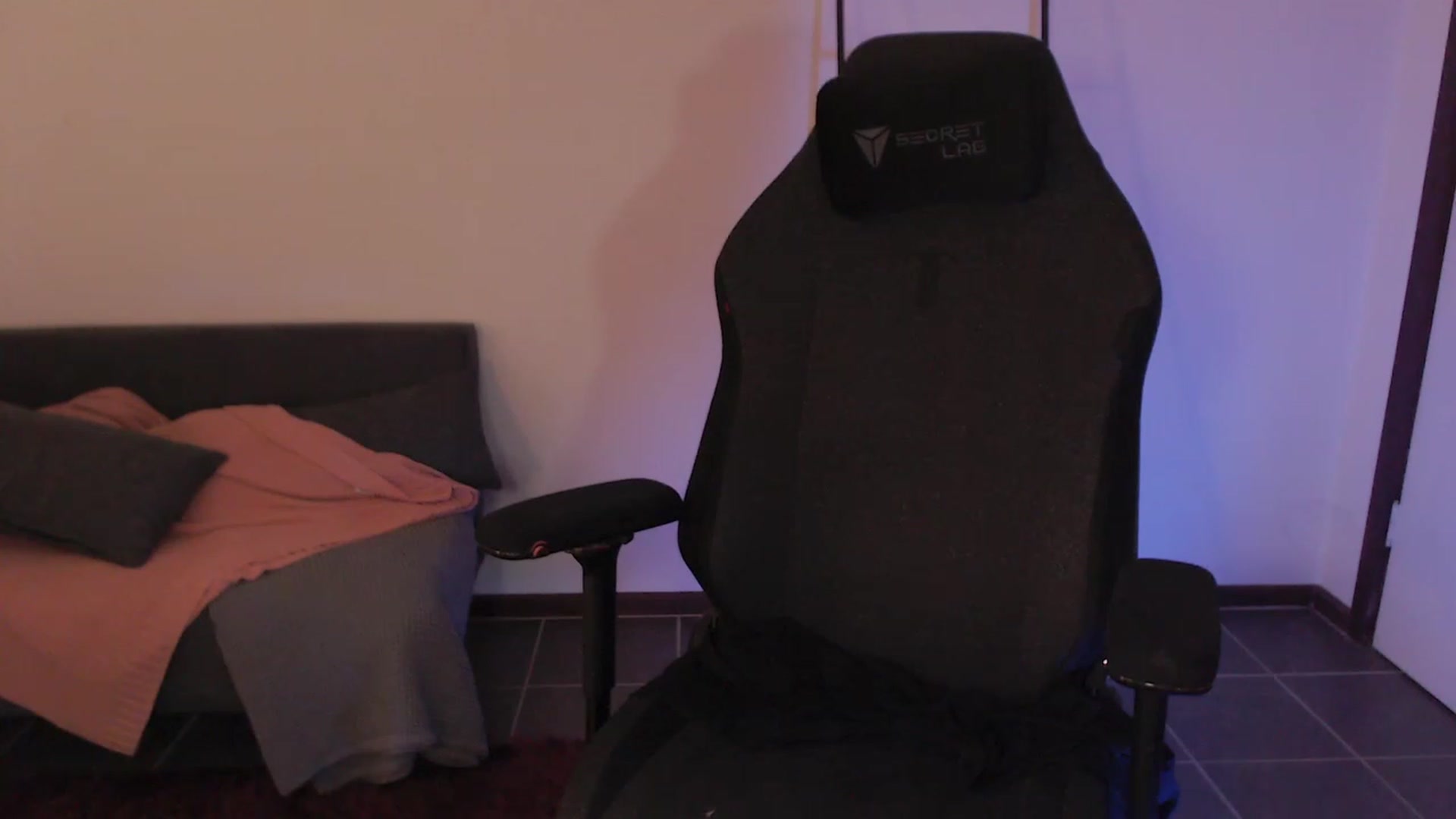 Gallery image thumbnail from RoomToAvoid's myfreecams stream on, 03/07/2024, 03:45 image 6 of 20