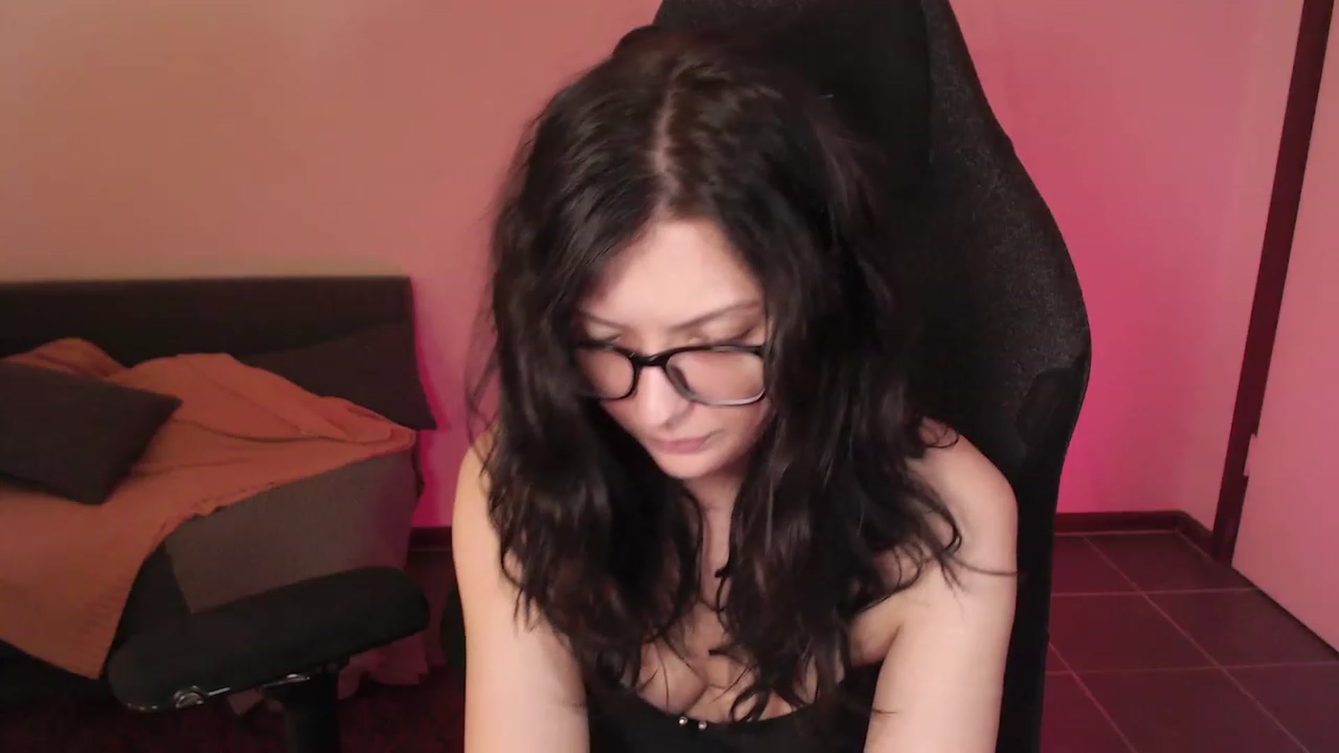 Gallery image thumbnail from RoomToAvoid's myfreecams stream on, 03/07/2024, 03:45 image 3 of 20