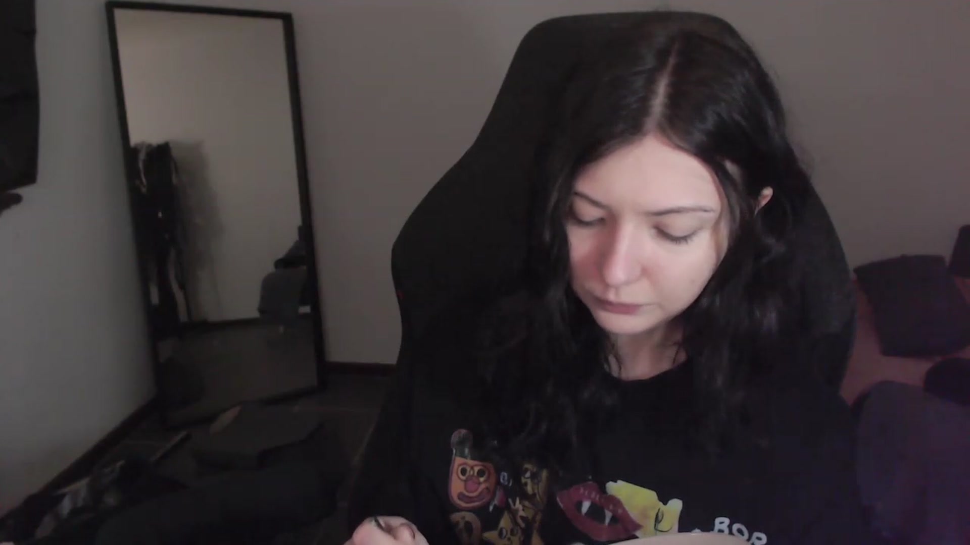 Gallery image thumbnail from RoomToAvoid's myfreecams stream on, 03/09/2024, 01:00 image 10 of 20