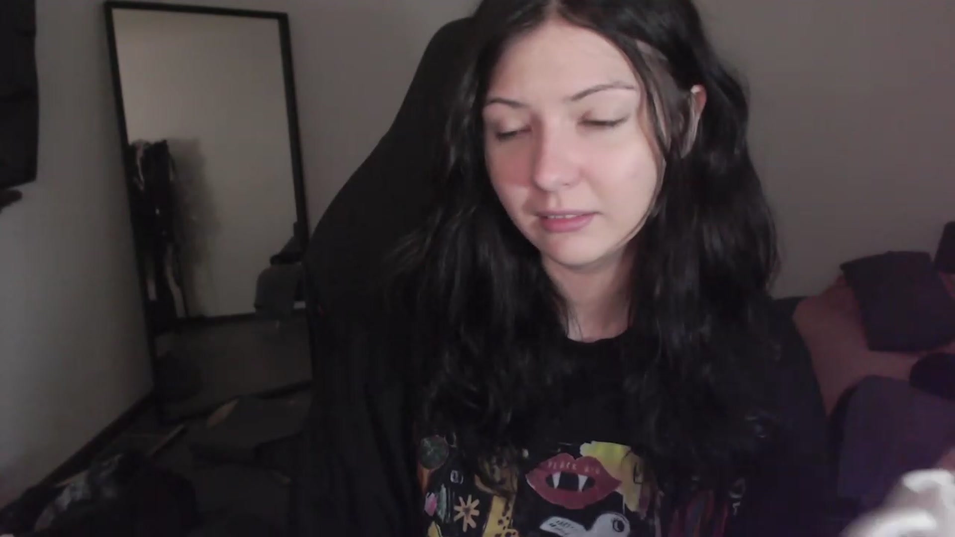 Gallery image thumbnail from RoomToAvoid's myfreecams stream on, 03/09/2024, 01:00 image 11 of 20