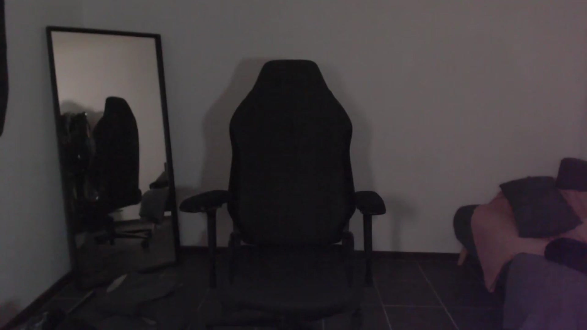 Gallery image thumbnail from RoomToAvoid's myfreecams stream on, 03/09/2024, 01:00 image 15 of 20