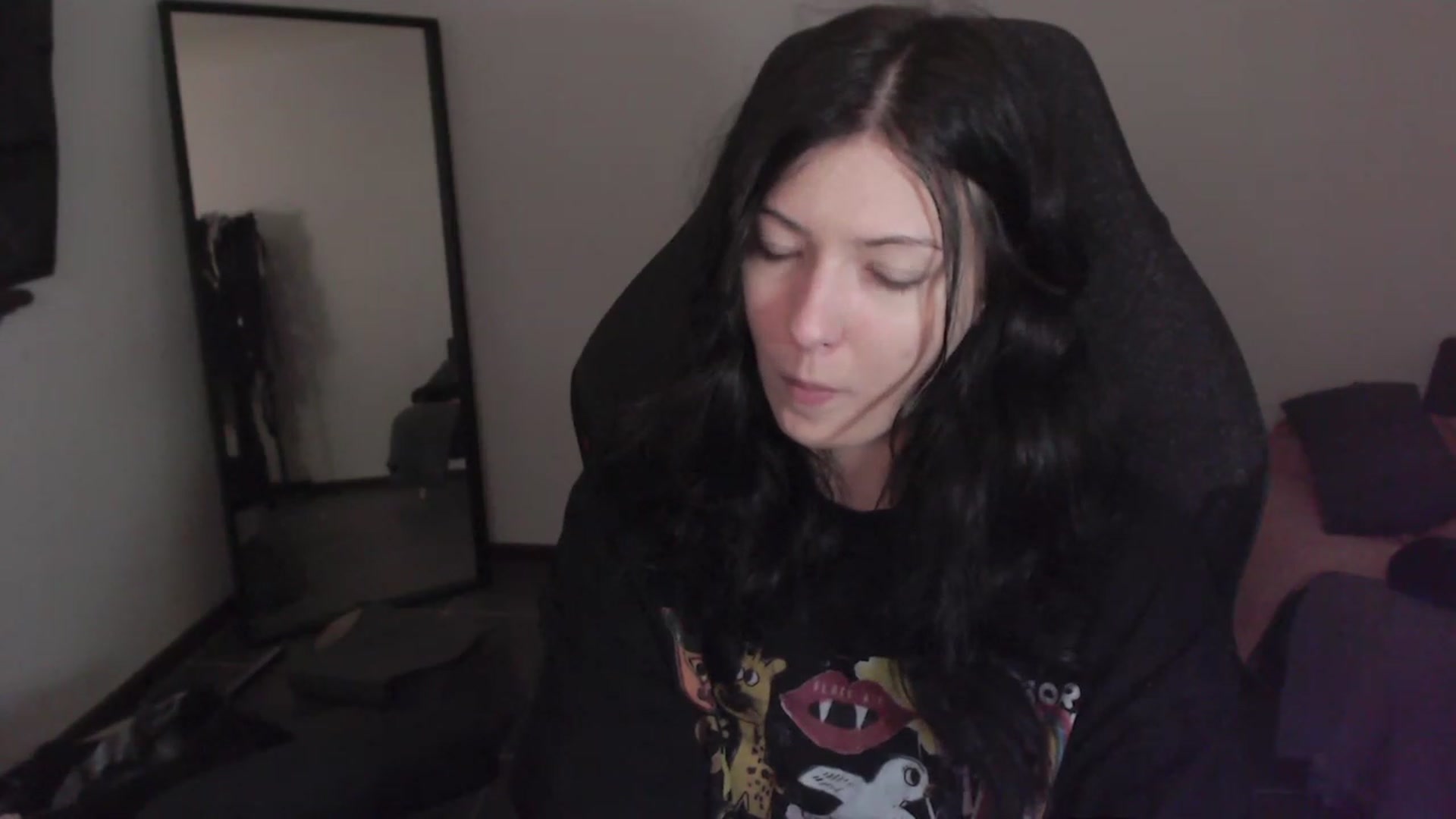 Gallery image thumbnail from RoomToAvoid's myfreecams stream on, 03/09/2024, 01:00 image 9 of 20