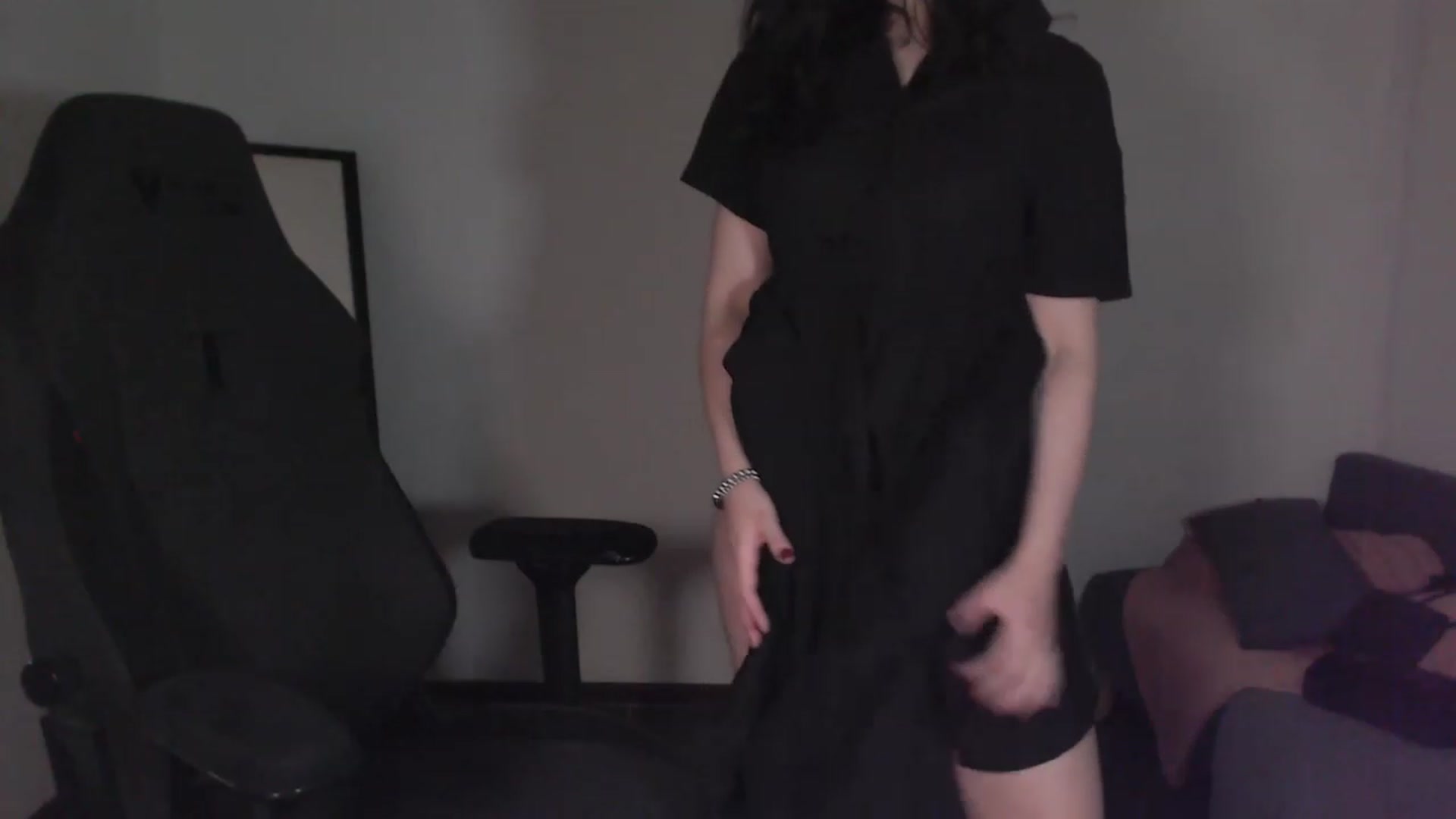 Gallery image thumbnail from RoomToAvoid's myfreecams stream on, 03/09/2024, 01:19 image 10 of 20