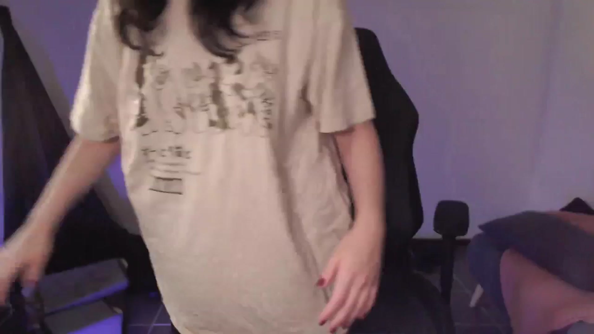 Gallery image thumbnail from RoomToAvoid's myfreecams stream on, 03/10/2024, 04:11 image 2 of 20