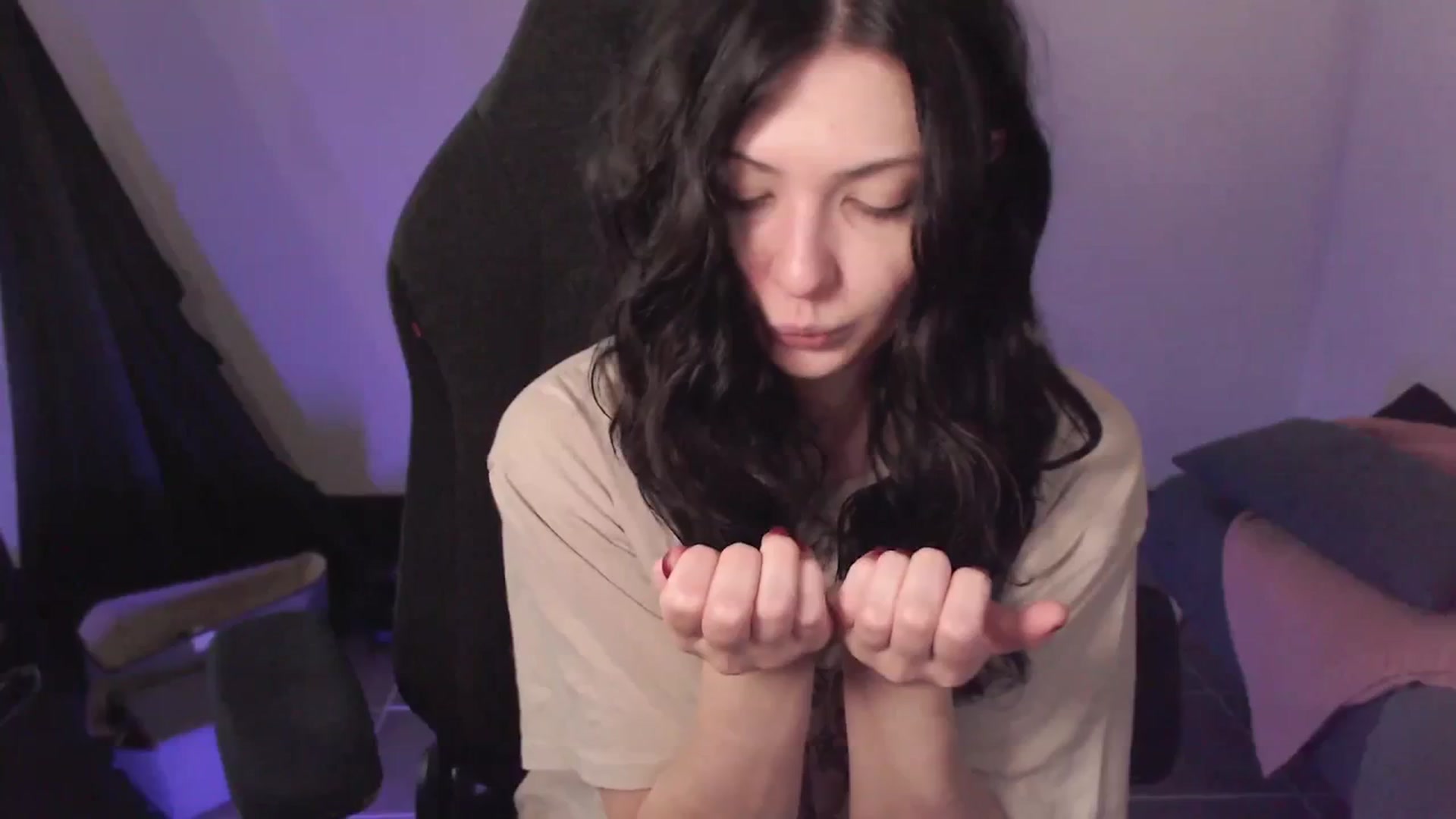 Gallery image thumbnail from RoomToAvoid's myfreecams stream on, 03/10/2024, 04:11 image 9 of 20