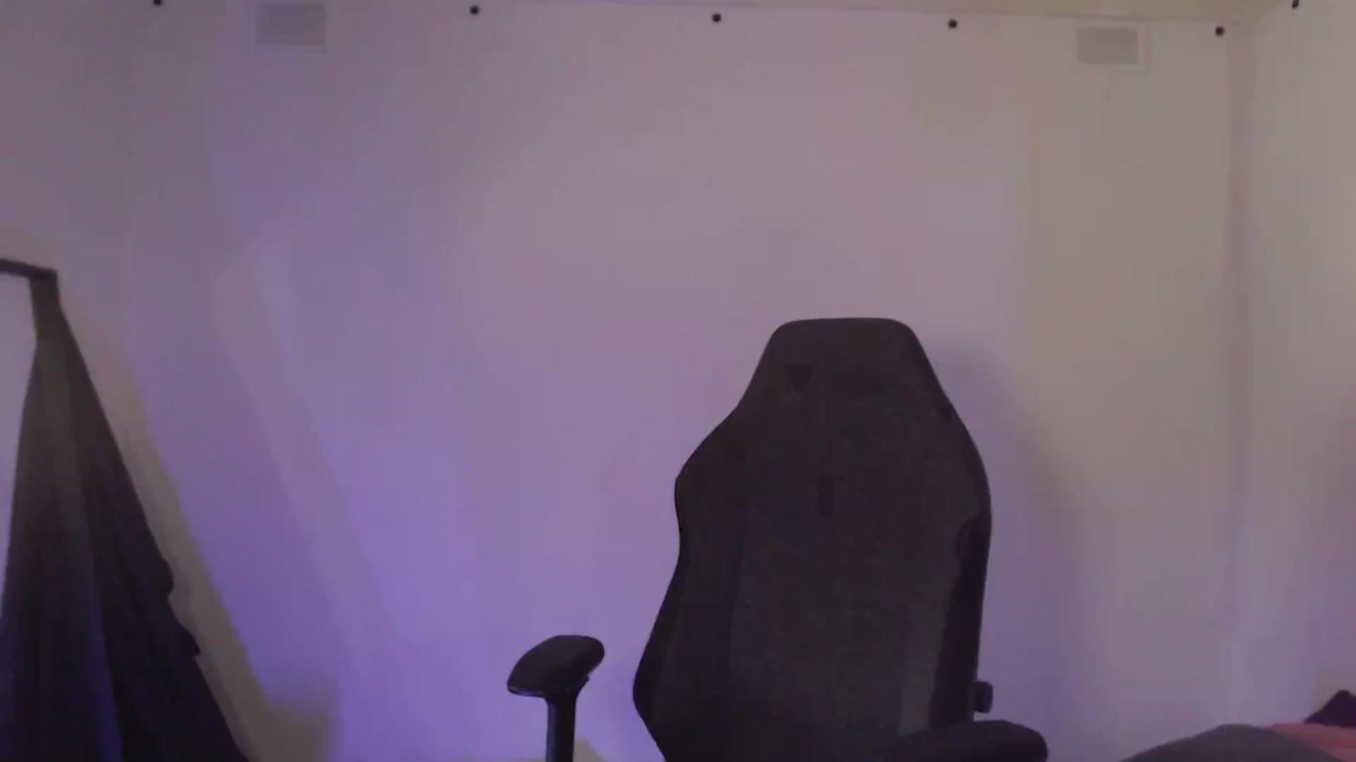 Gallery image thumbnail from RoomToAvoid's myfreecams stream on, 03/10/2024, 04:11 image 3 of 20