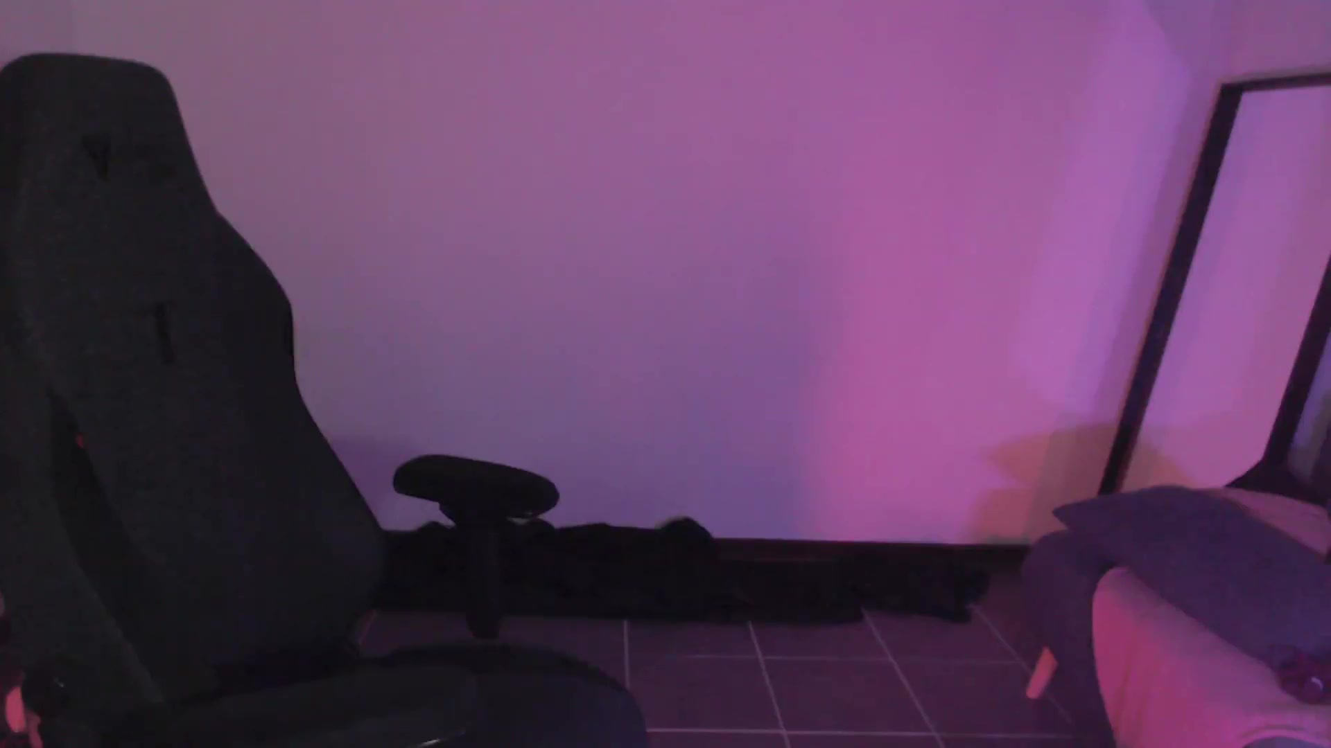 Gallery image thumbnail from RoomToAvoid's myfreecams stream on, 03/13/2024, 02:41 image 16 of 20
