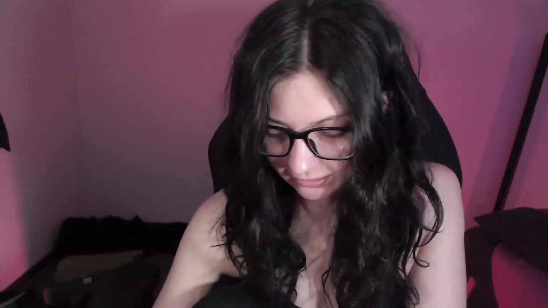 Gallery image thumbnail from RoomToAvoid's myfreecams stream on, 03/13/2024, 02:41 image 1 of 20