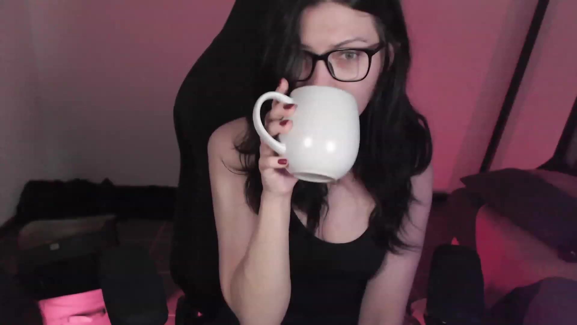 Gallery image thumbnail from RoomToAvoid's myfreecams stream on, 03/13/2024, 02:41 image 9 of 20