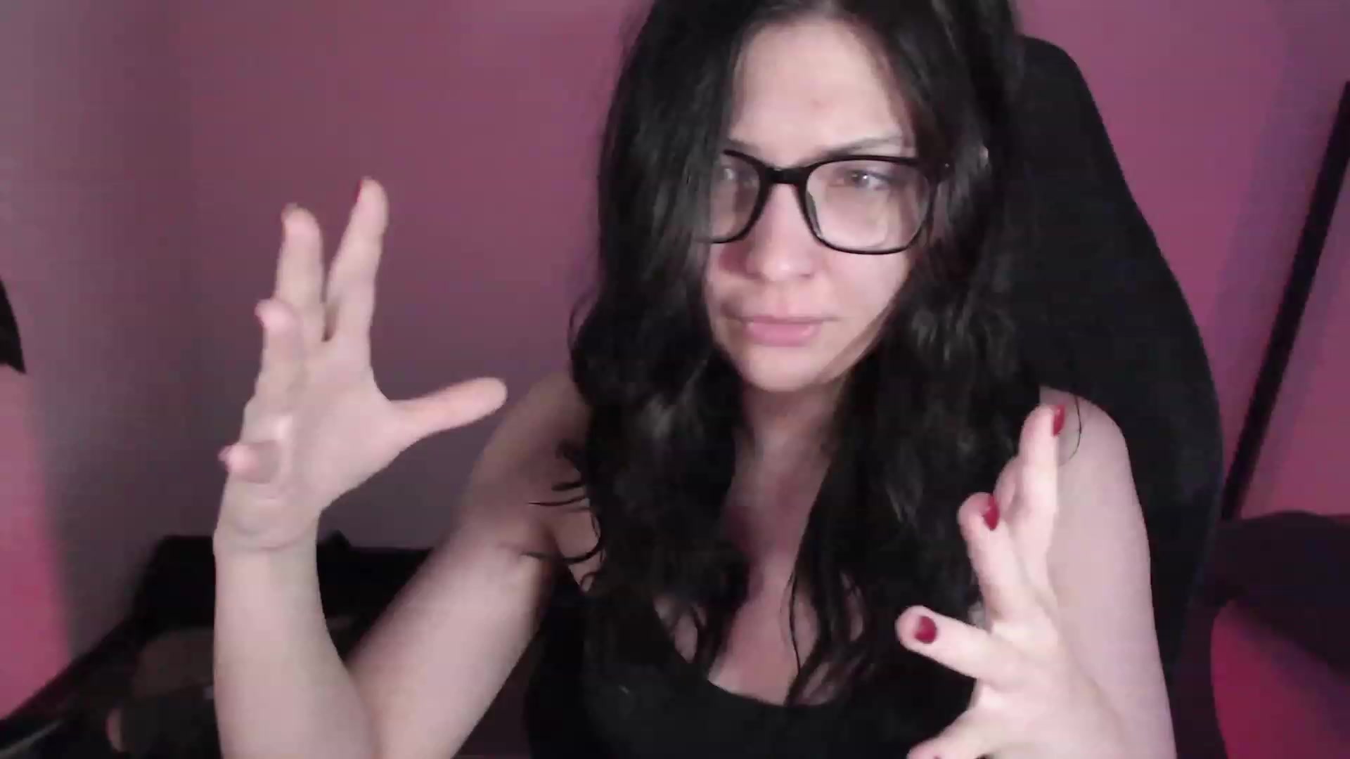 Gallery image thumbnail from RoomToAvoid's myfreecams stream on, 03/13/2024, 02:41 image 2 of 20
