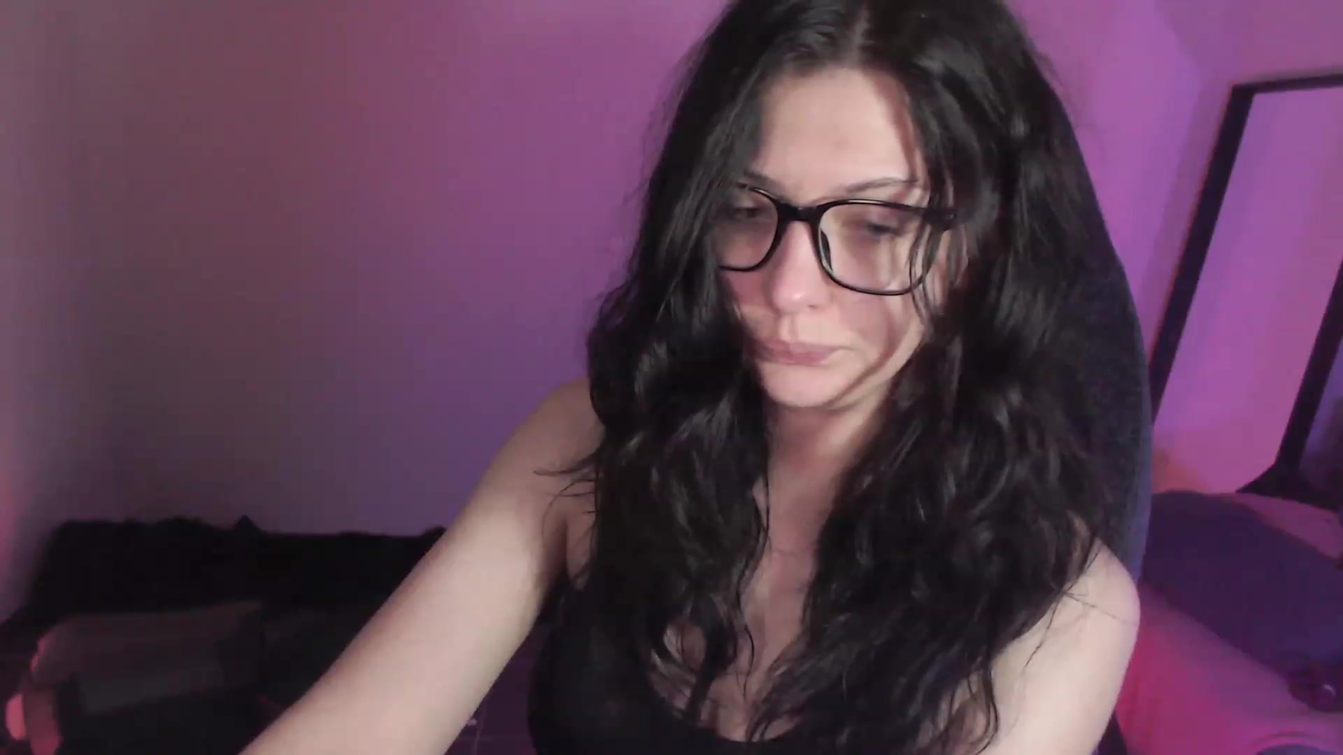 Gallery image thumbnail from RoomToAvoid's myfreecams stream on, 03/13/2024, 02:41 image 17 of 20