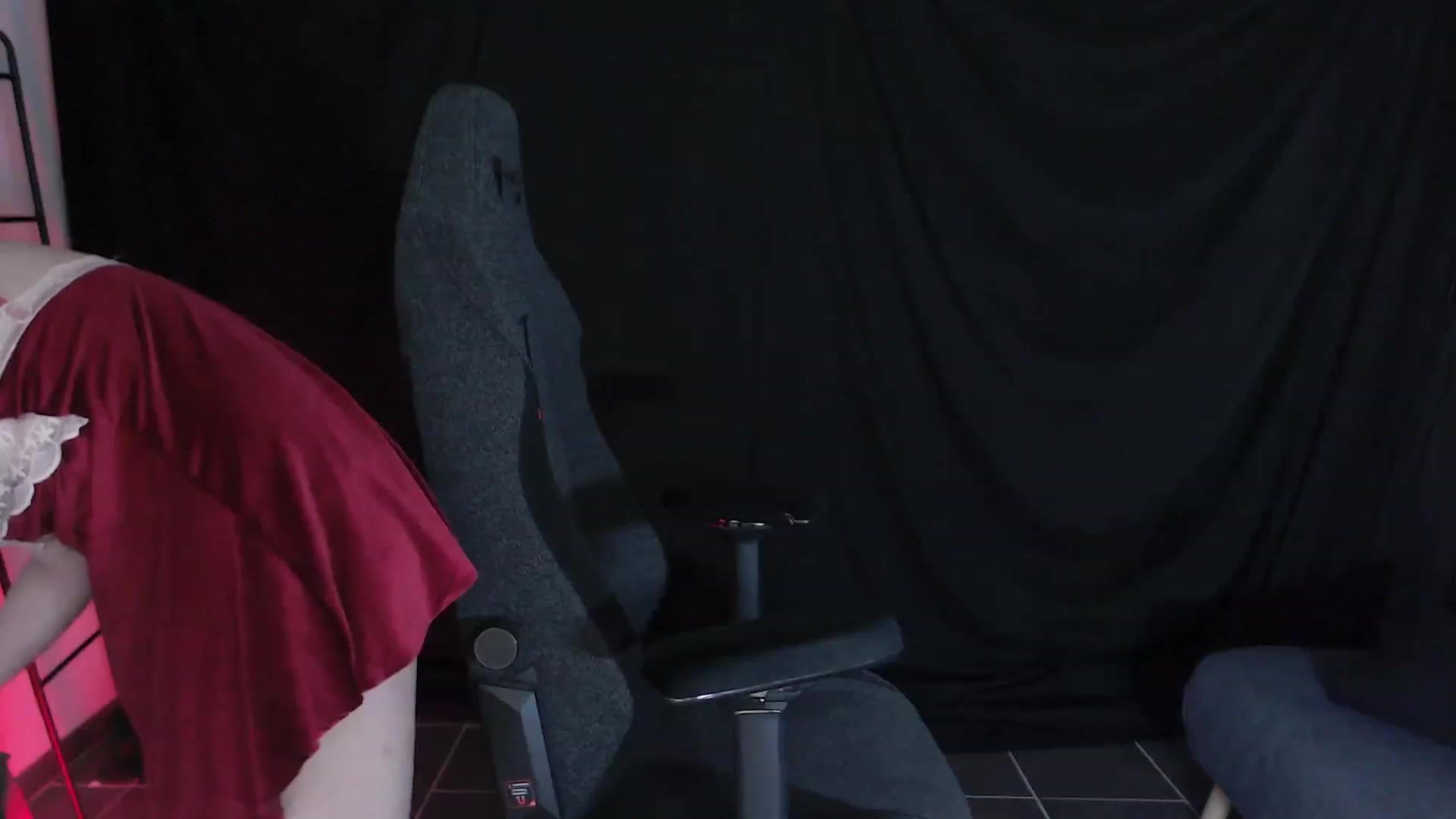 Gallery image thumbnail from RoomToAvoid's myfreecams stream on, 03/14/2024, 03:59 image 14 of 20
