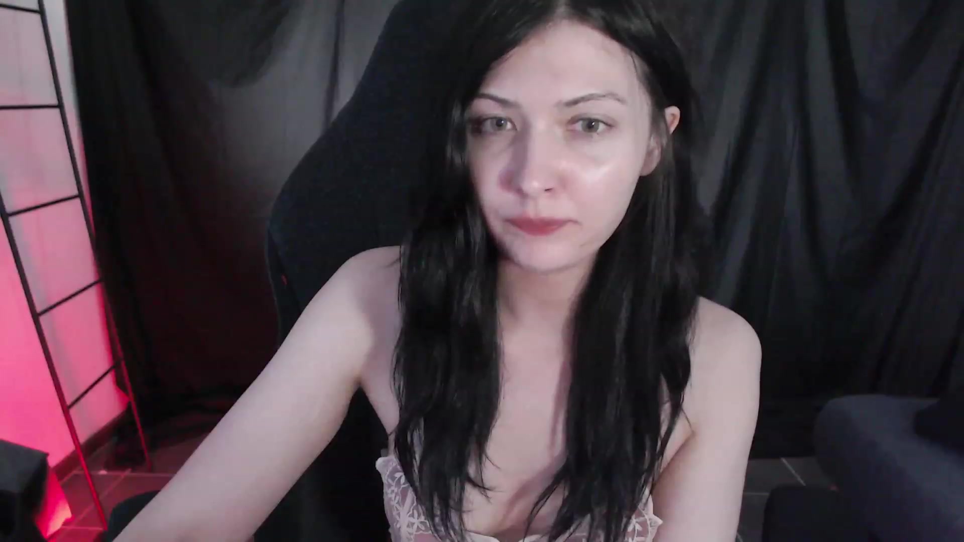 Gallery image thumbnail from RoomToAvoid's myfreecams stream on, 03/14/2024, 03:59 image 10 of 20