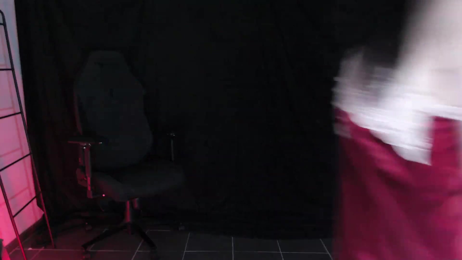 Gallery image thumbnail from RoomToAvoid's myfreecams stream on, 03/14/2024, 03:59 image 15 of 20