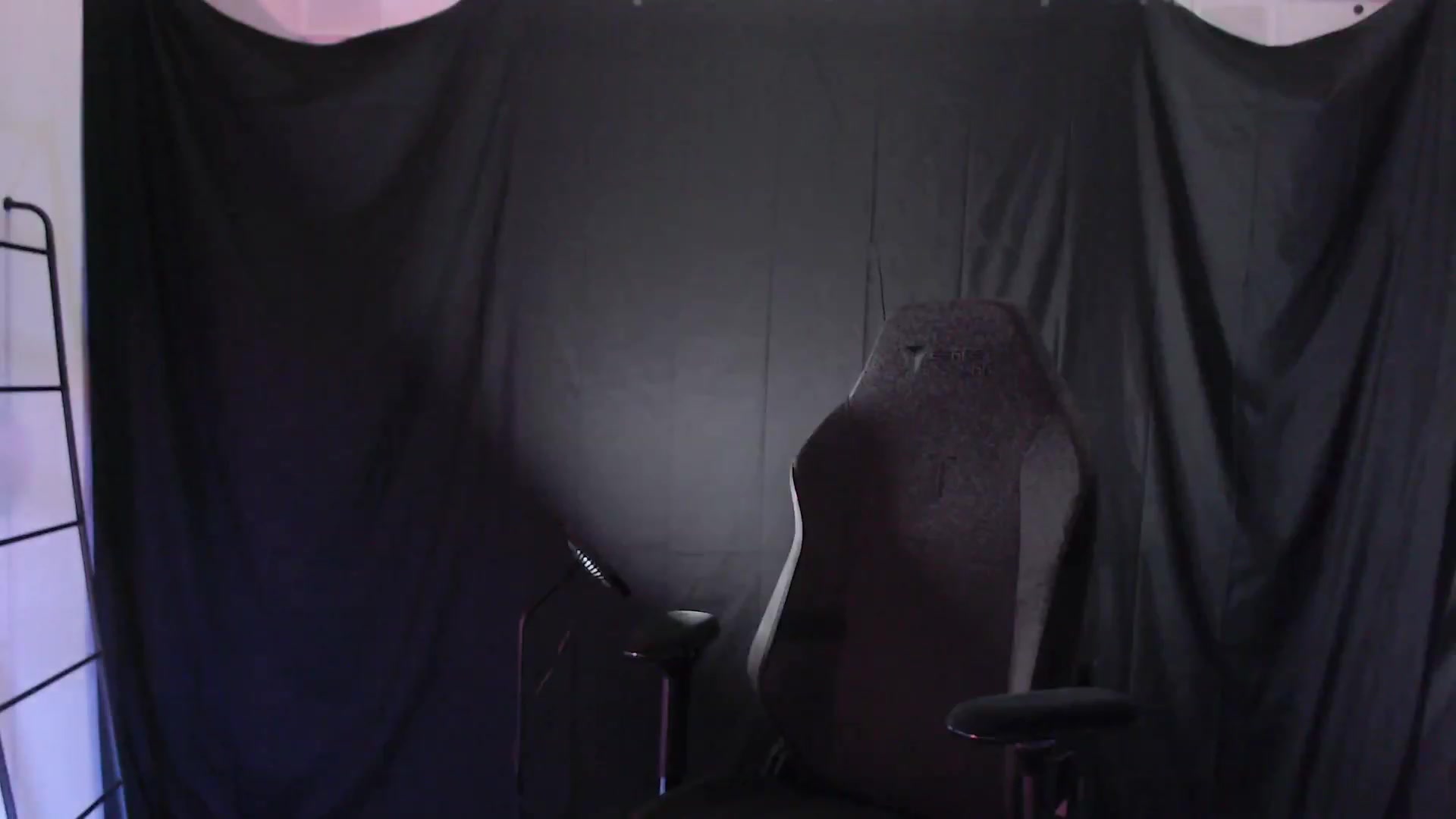Gallery image thumbnail from RoomToAvoid's myfreecams stream on, 03/14/2024, 03:59 image 6 of 20