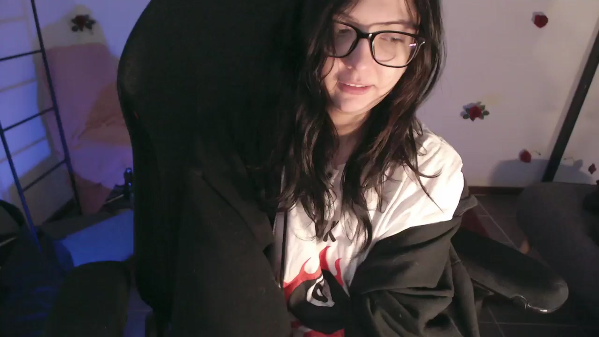 Gallery image thumbnail from RoomToAvoid's myfreecams stream on, 03/22/2024, 03:15 image 20 of 20