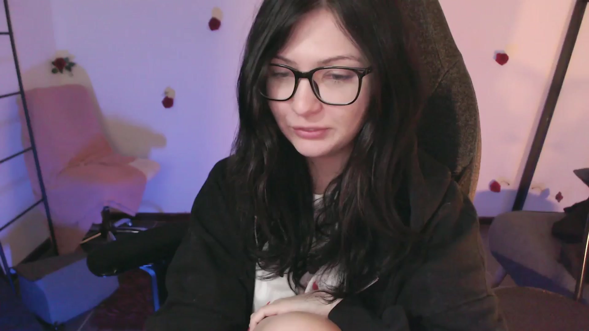 Gallery image thumbnail from RoomToAvoid's myfreecams stream on, 03/22/2024, 03:15 image 4 of 20