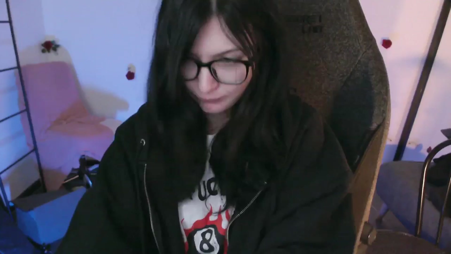 Gallery image thumbnail from RoomToAvoid's myfreecams stream on, 03/22/2024, 03:15 image 3 of 20