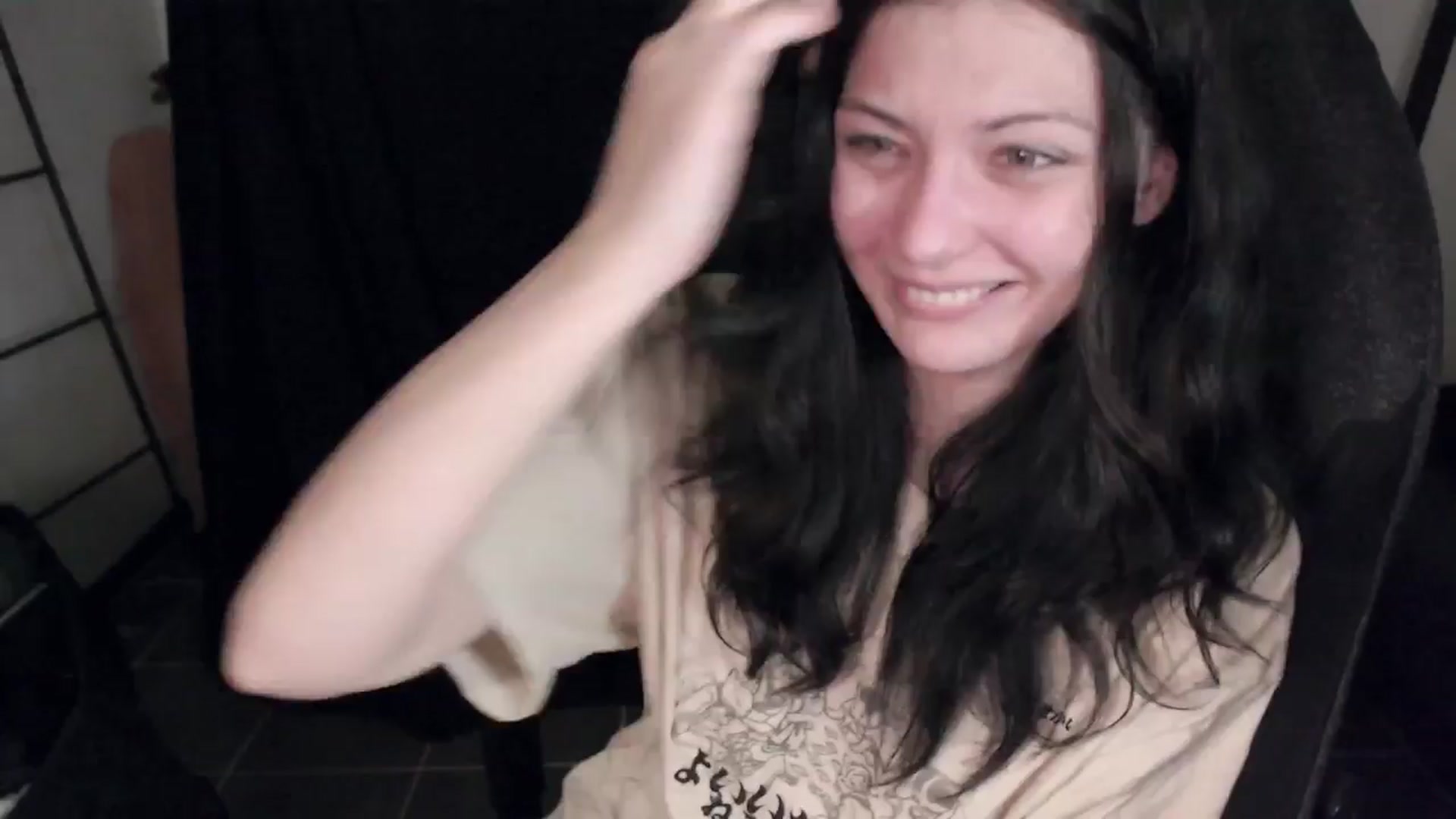 Gallery image thumbnail from RoomToAvoid's myfreecams stream on, 03/31/2024, 05:19 image 8 of 20