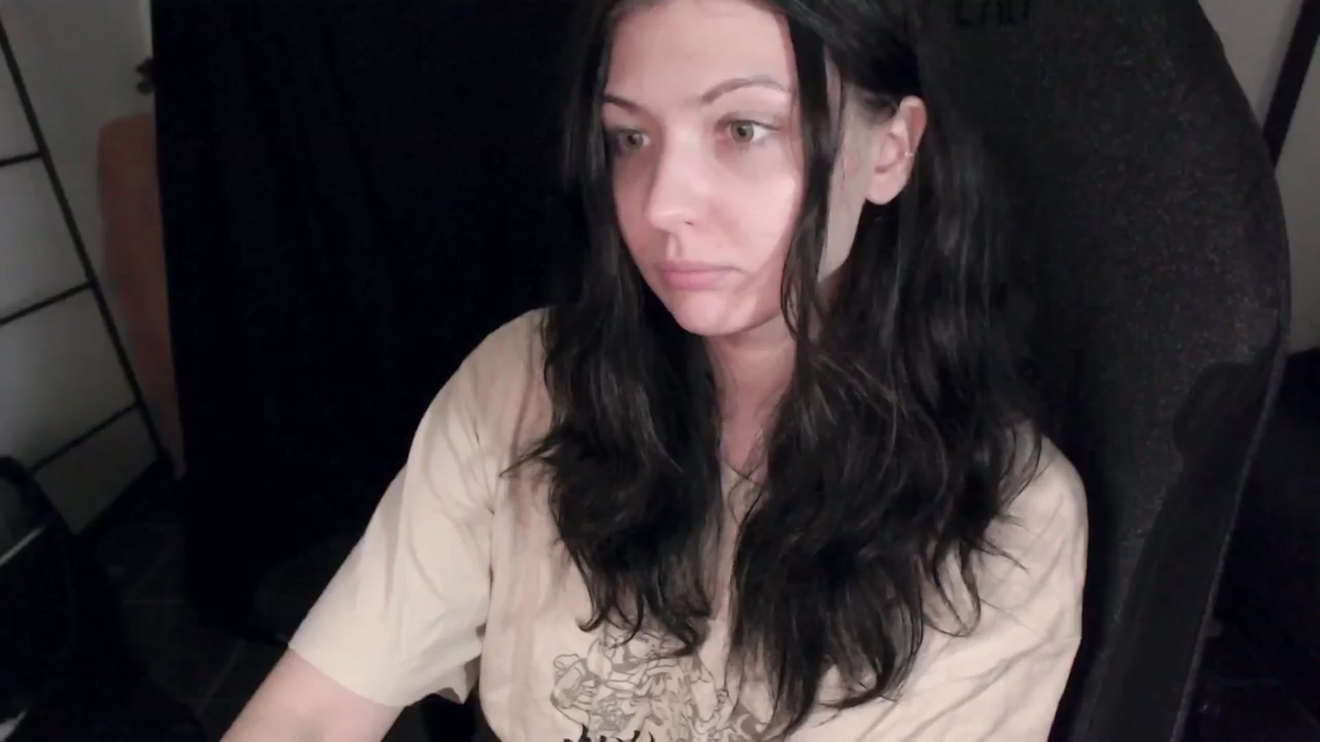 Gallery image thumbnail from RoomToAvoid's myfreecams stream on, 03/31/2024, 05:19 image 2 of 20
