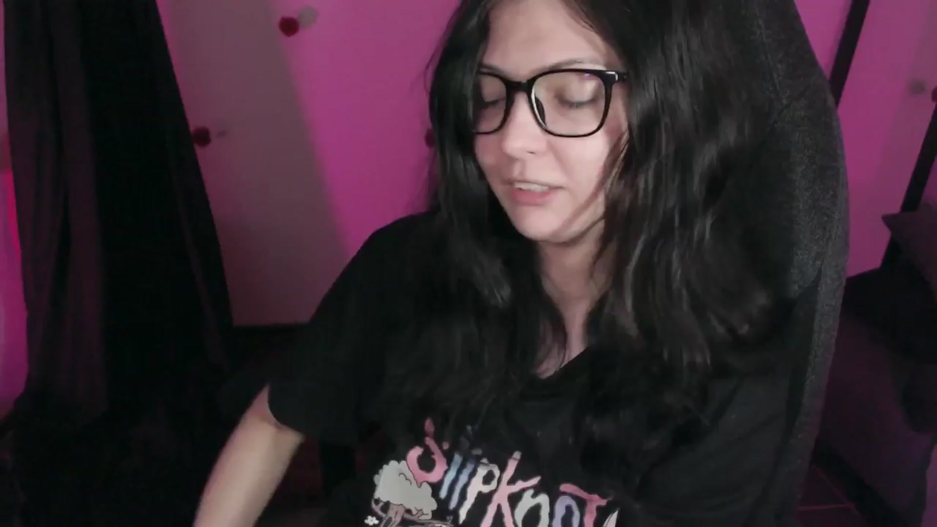 Gallery image thumbnail from RoomToAvoid's myfreecams stream on, 04/01/2024, 04:30 image 18 of 20