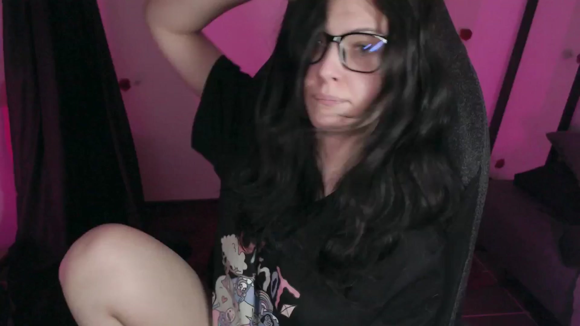 Gallery image thumbnail from RoomToAvoid's myfreecams stream on, 04/01/2024, 04:30 image 16 of 20