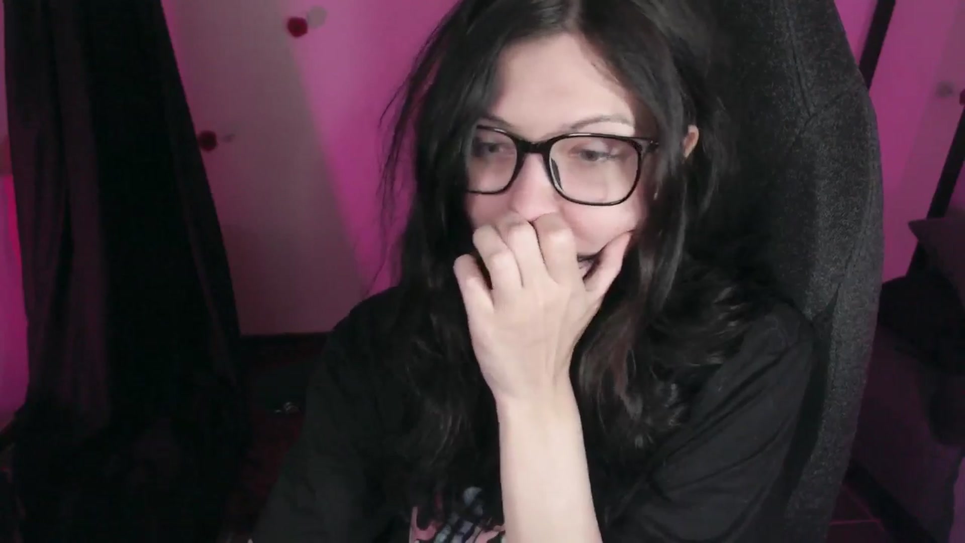 Gallery image thumbnail from RoomToAvoid's myfreecams stream on, 04/01/2024, 04:30 image 17 of 20