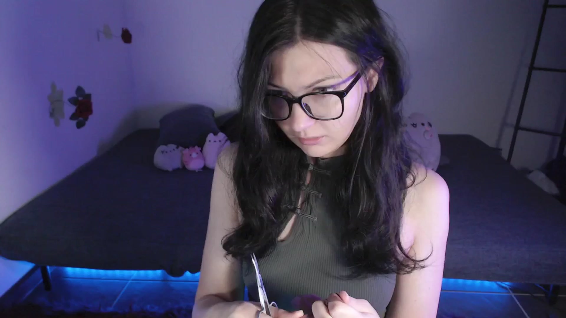 Gallery image thumbnail from RoomToAvoid's myfreecams stream on, 04/02/2024, 03:02 image 4 of 20