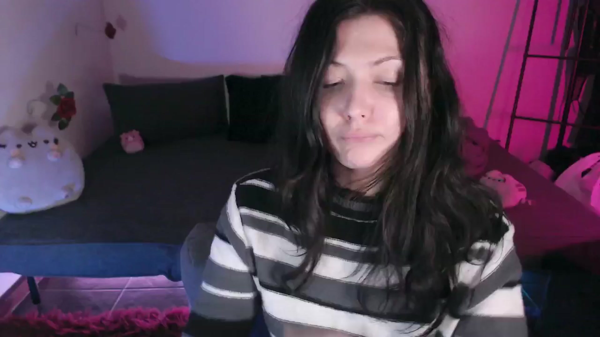 Gallery image thumbnail from RoomToAvoid's myfreecams stream on, 04/04/2024, 03:24 image 16 of 20