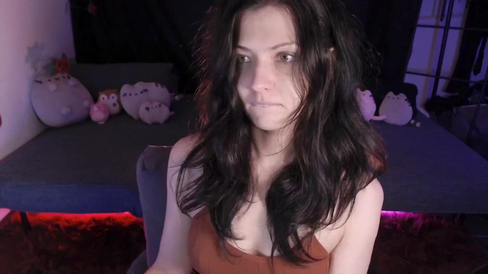 Gallery image thumbnail from RoomToAvoid's myfreecams stream on, 04/08/2024, 06:34 image 8 of 20