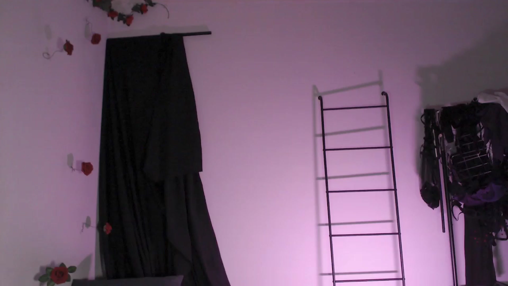 Gallery image thumbnail from RoomToAvoid's myfreecams stream on, 04/11/2024, 02:18 image 11 of 20
