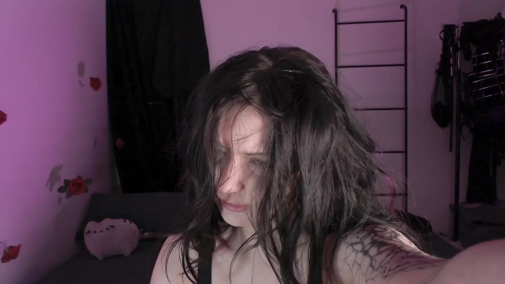 Gallery image thumbnail from RoomToAvoid's myfreecams stream on, 04/11/2024, 04:56 image 2 of 20