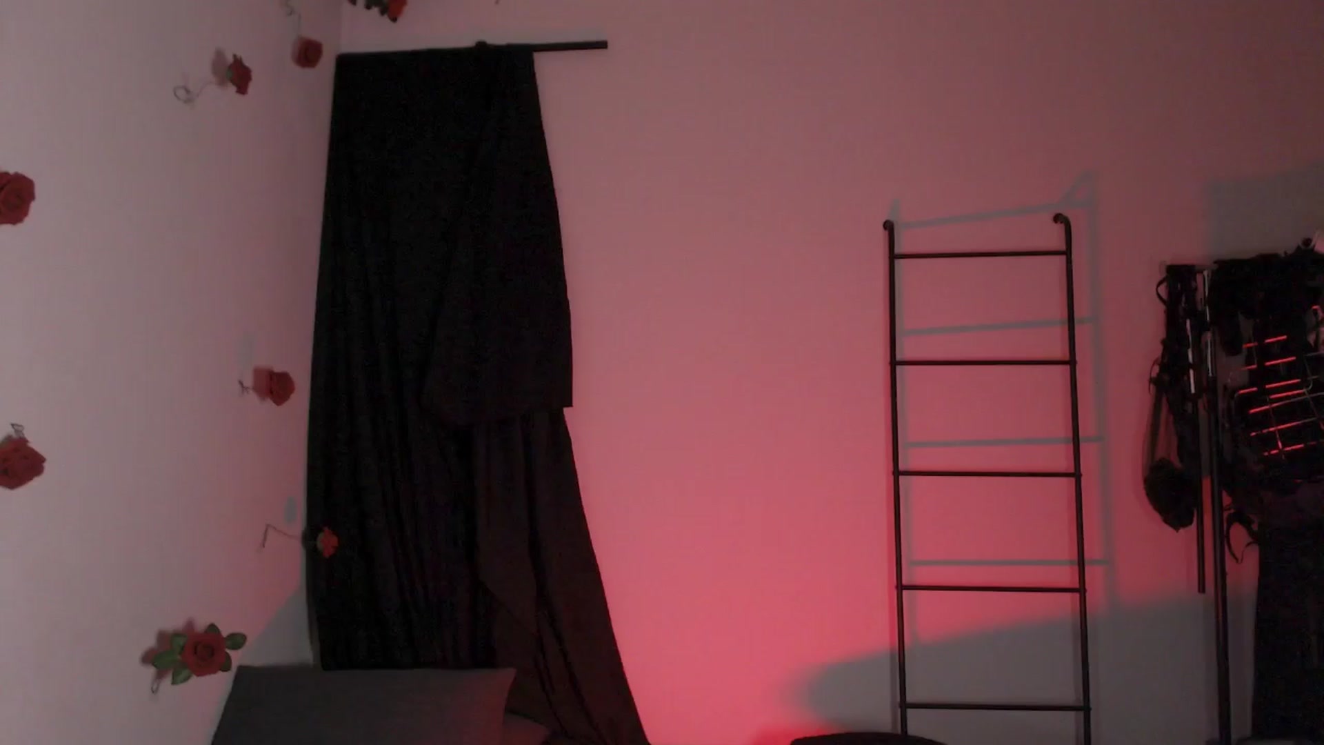 Gallery image thumbnail from RoomToAvoid's myfreecams stream on, 04/11/2024, 06:39 image 5 of 20