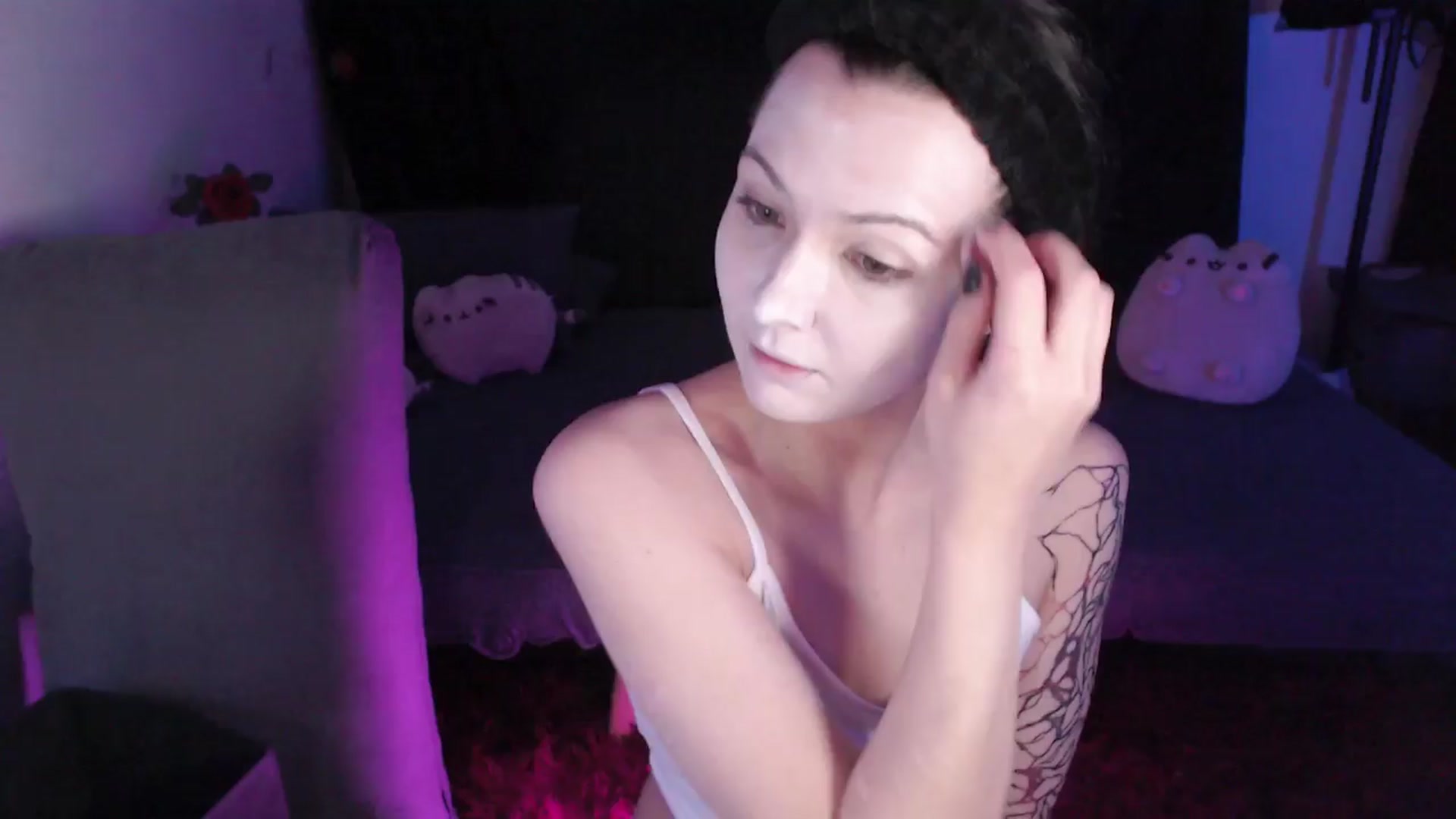 Gallery image thumbnail from RoomToAvoid's myfreecams stream on, 04/12/2024, 05:10 image 20 of 20