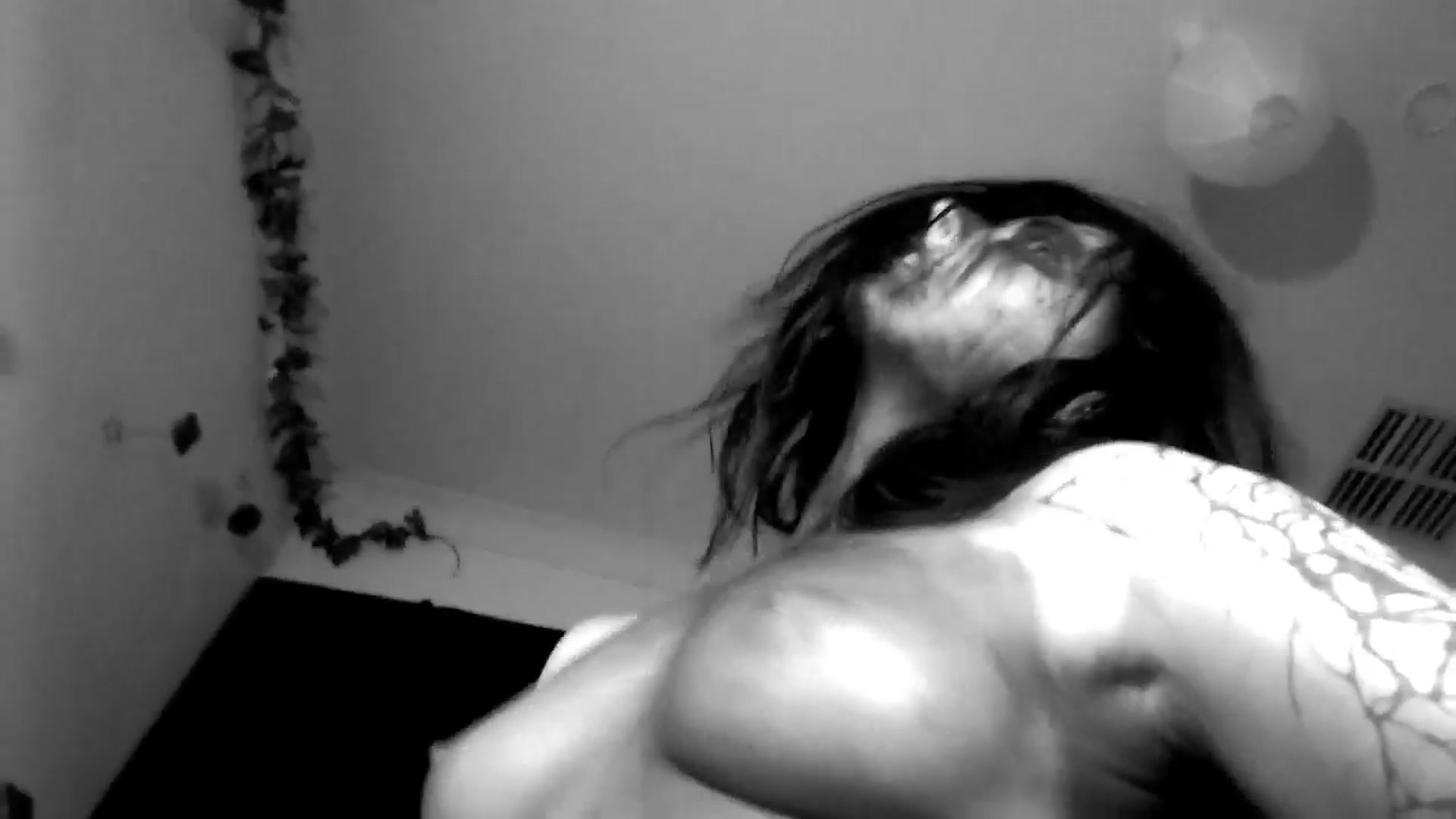 Gallery image thumbnail from RoomToAvoid's myfreecams stream on, 04/12/2024, 06:14 image 15 of 20
